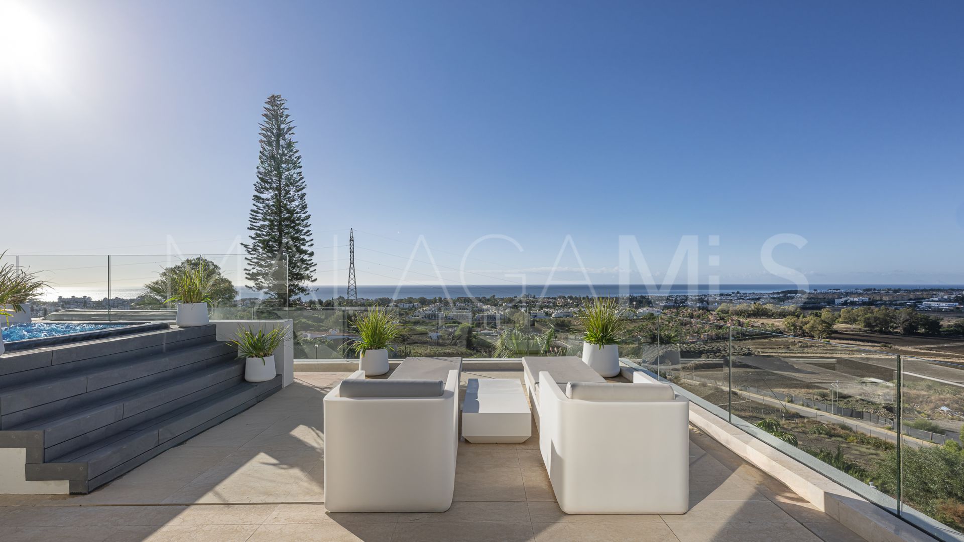 Villa for sale in Nueva Andalucia