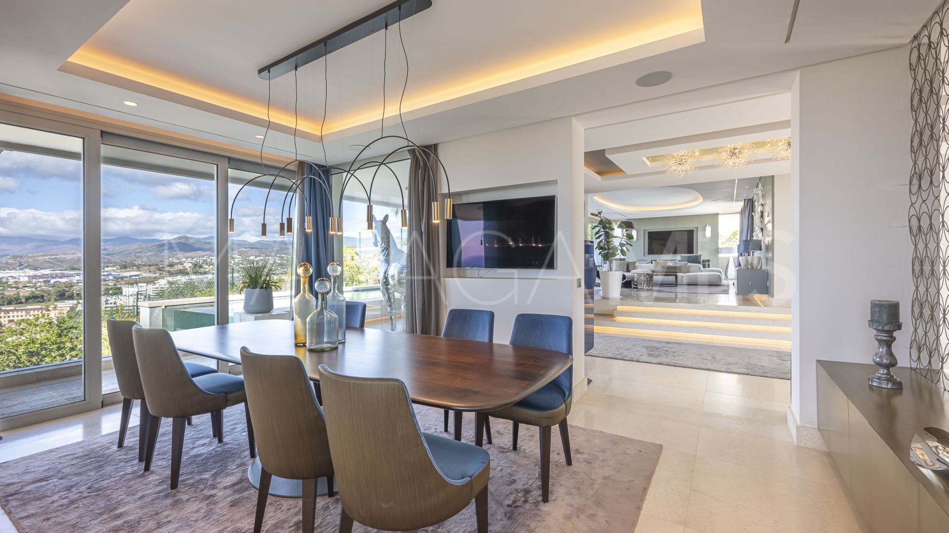 Villa for sale in Nueva Andalucia