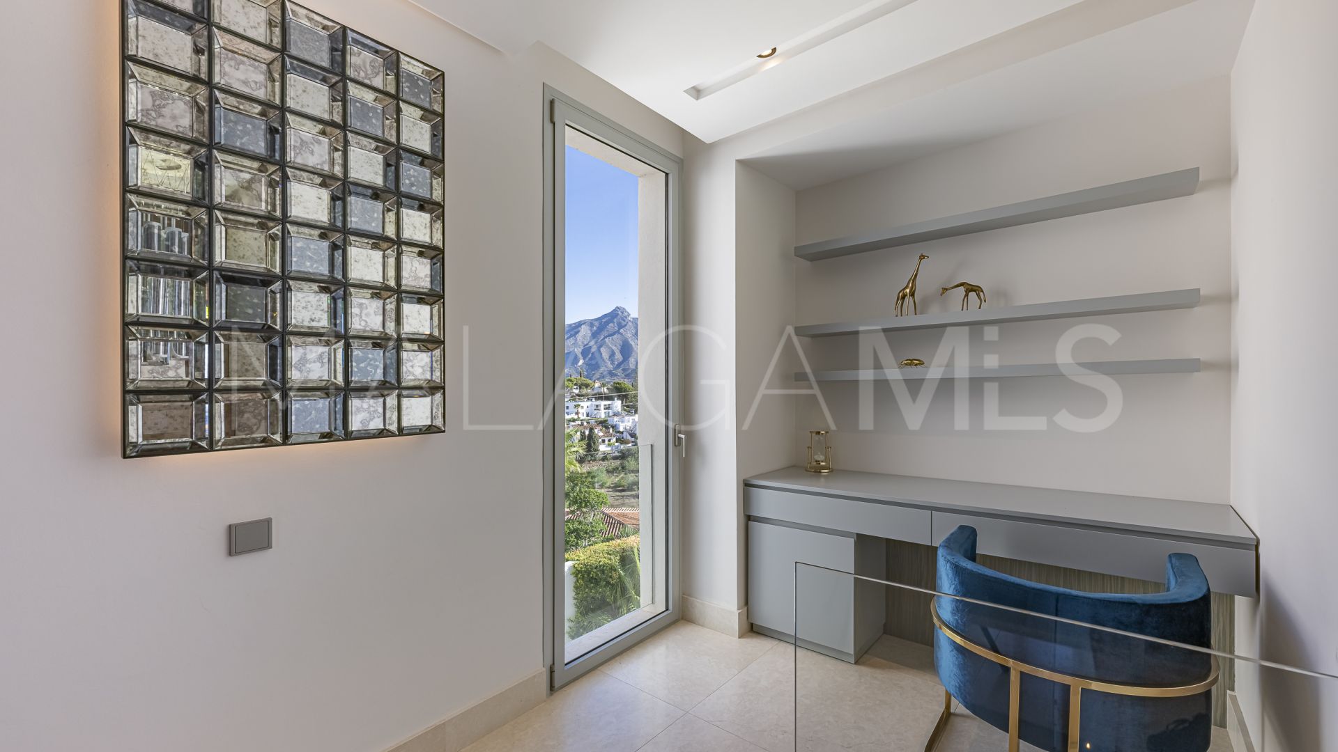 Villa for sale in Nueva Andalucia