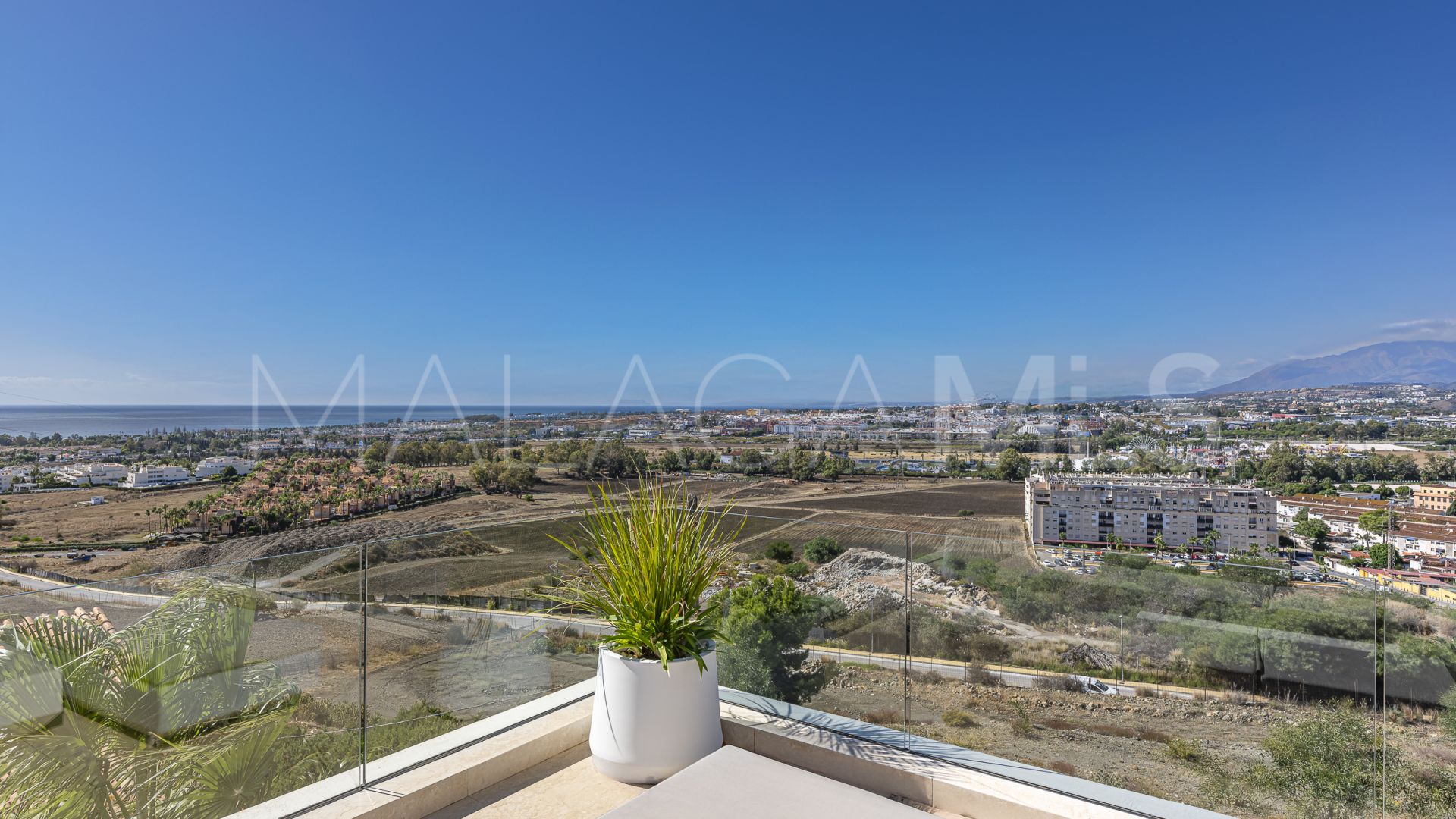 Villa for sale in Nueva Andalucia