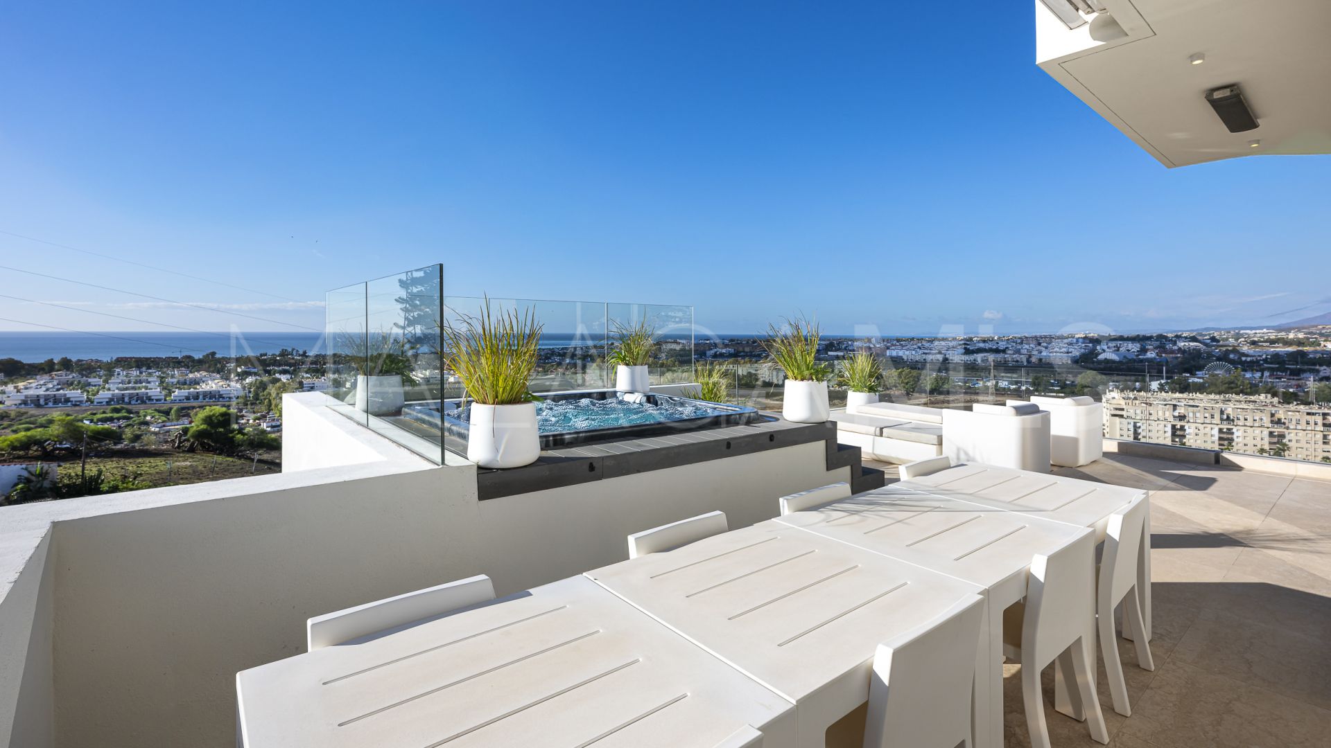Villa for sale in Nueva Andalucia