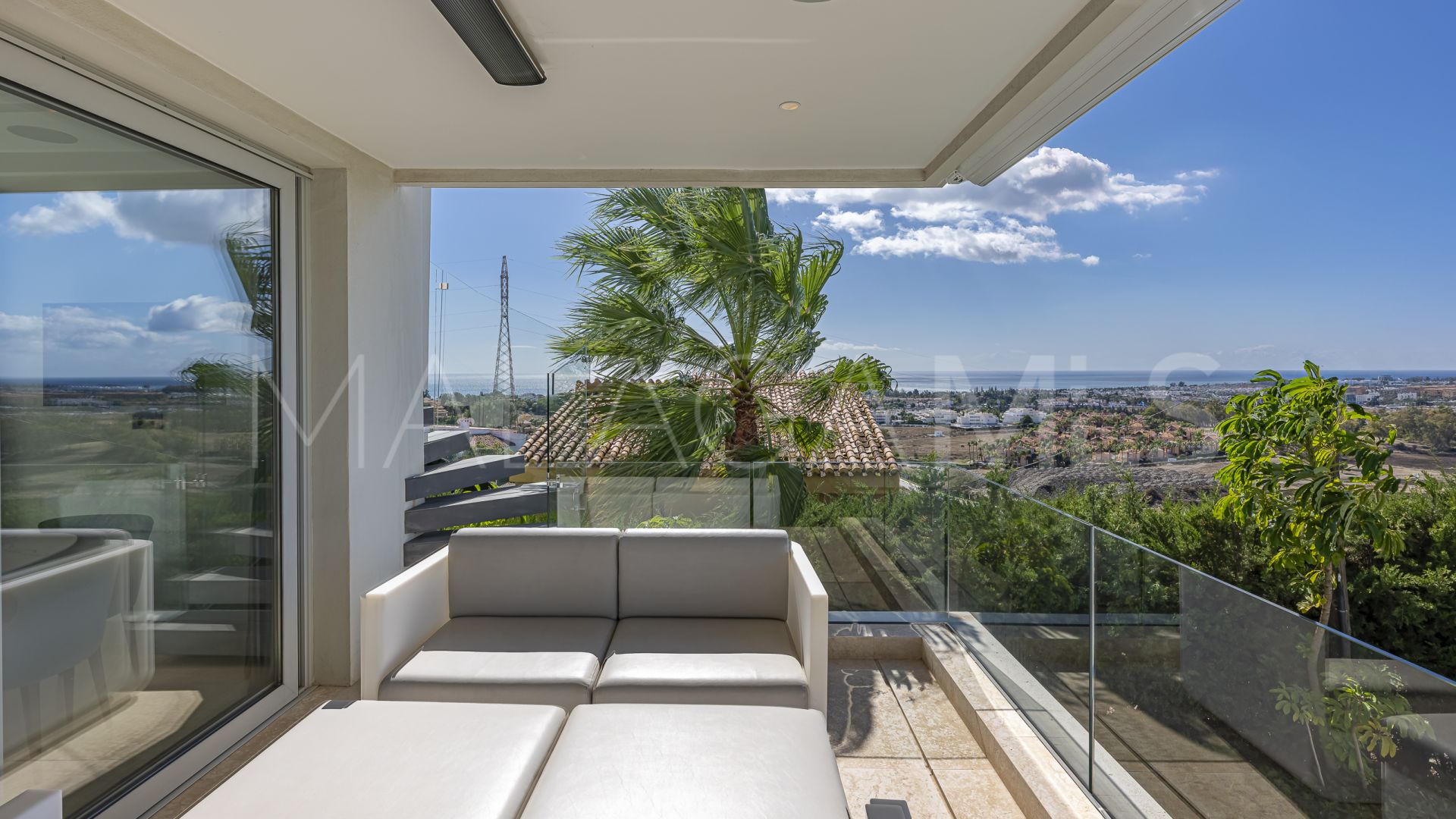 Villa for sale in Nueva Andalucia