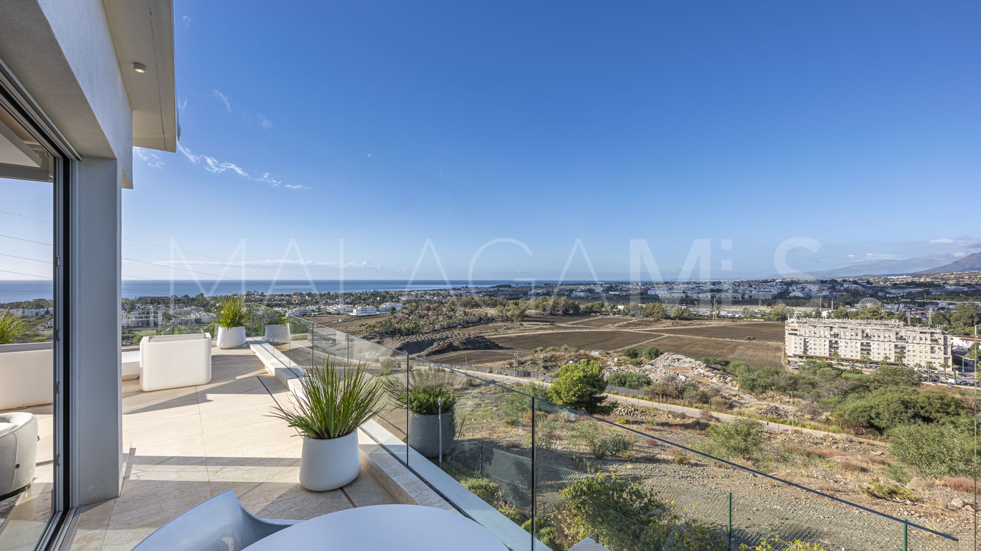 Villa for sale in Nueva Andalucia