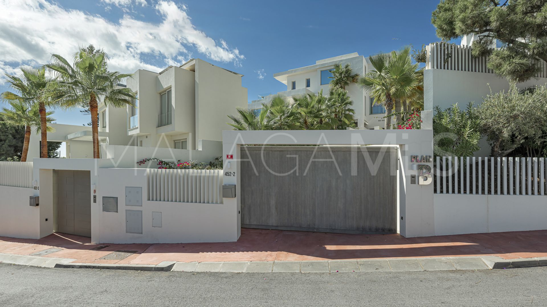 Villa for sale in Nueva Andalucia