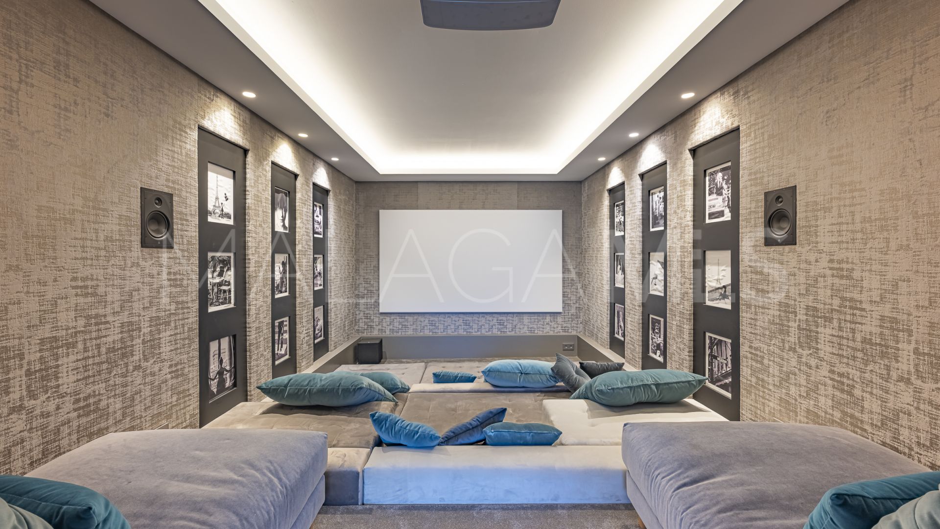 Villa for sale in Nueva Andalucia