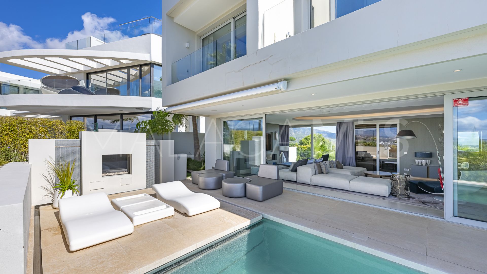 Villa for sale in Nueva Andalucia
