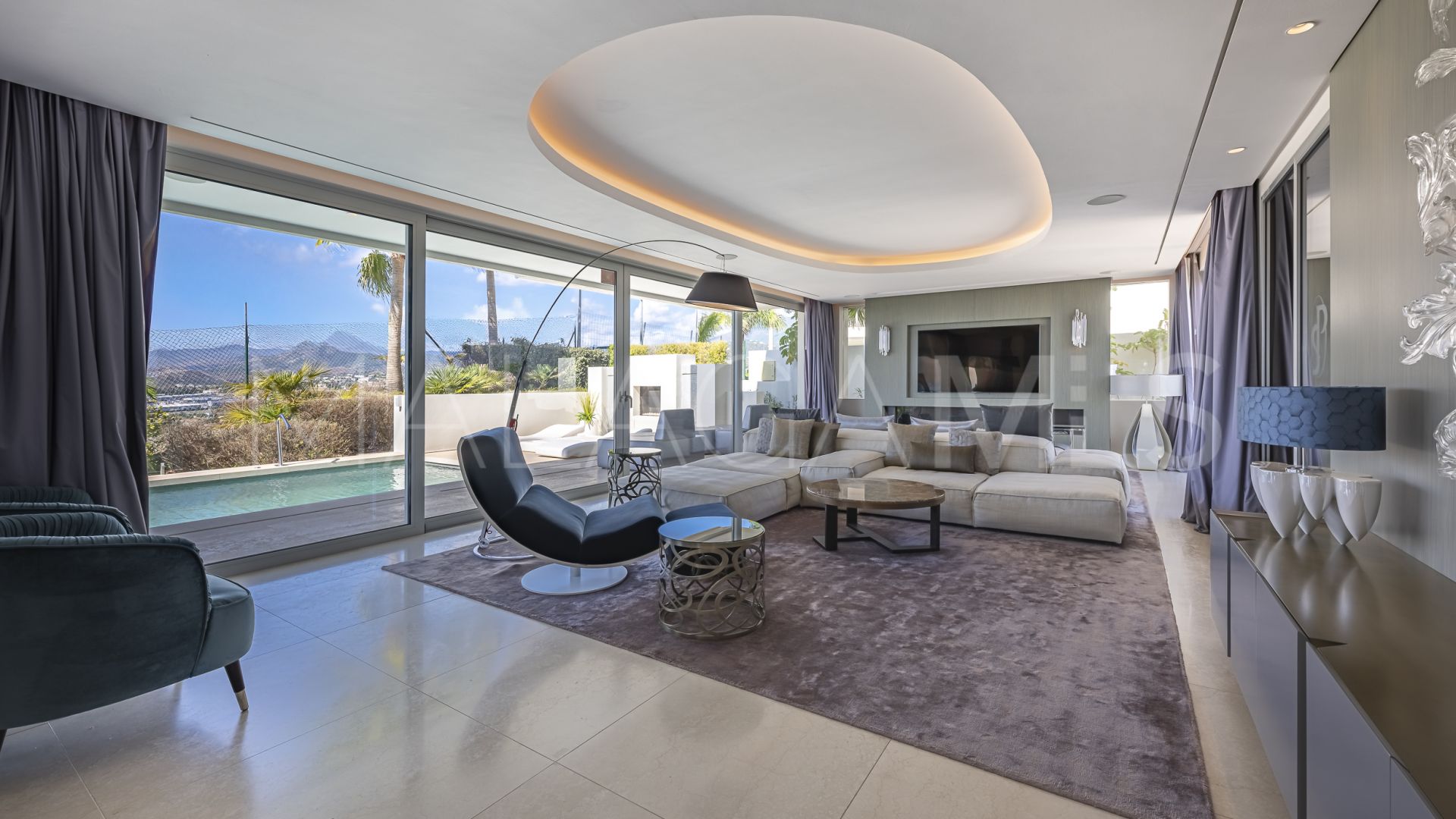 Villa for sale in Nueva Andalucia
