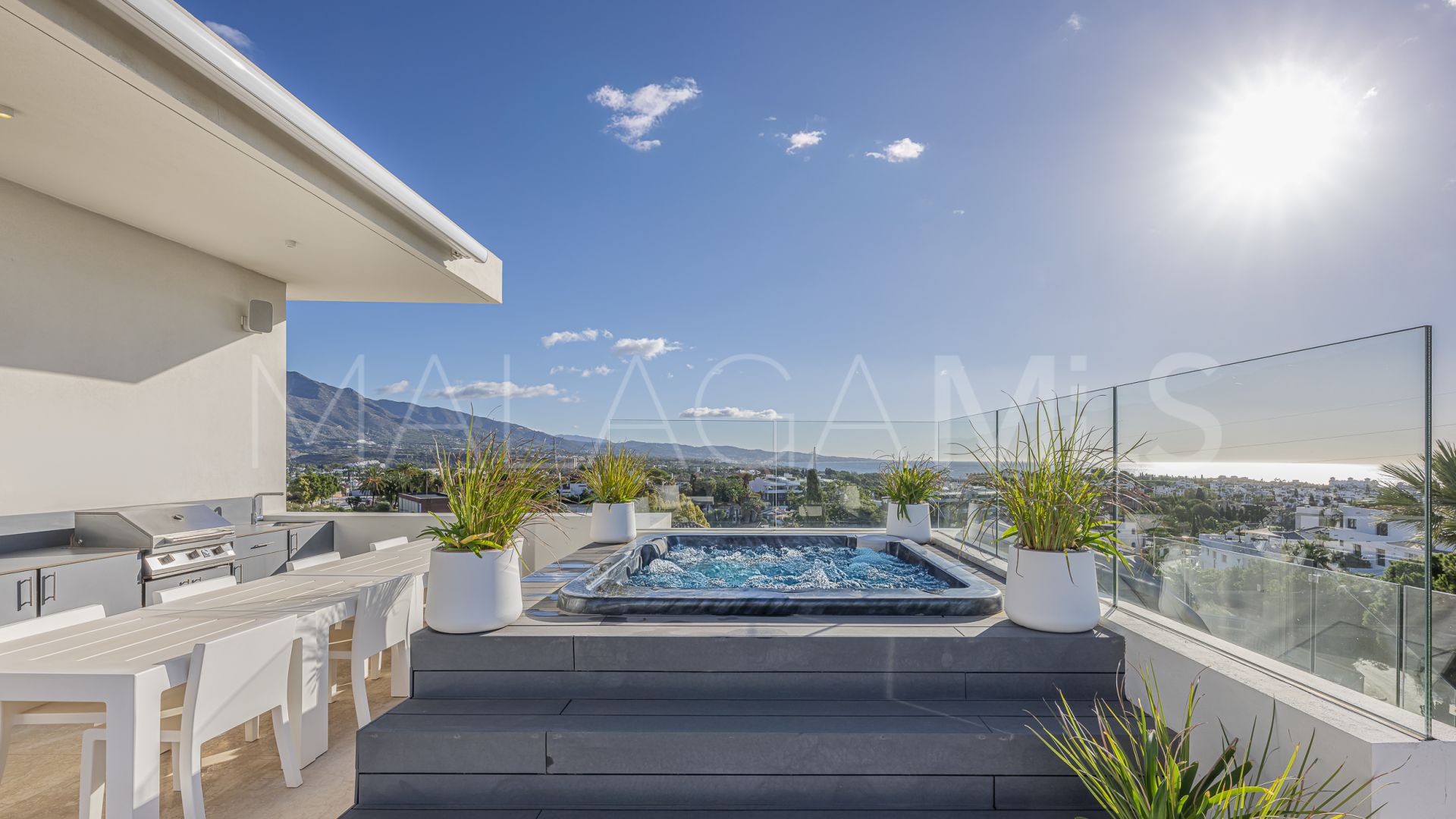 Villa for sale in Nueva Andalucia