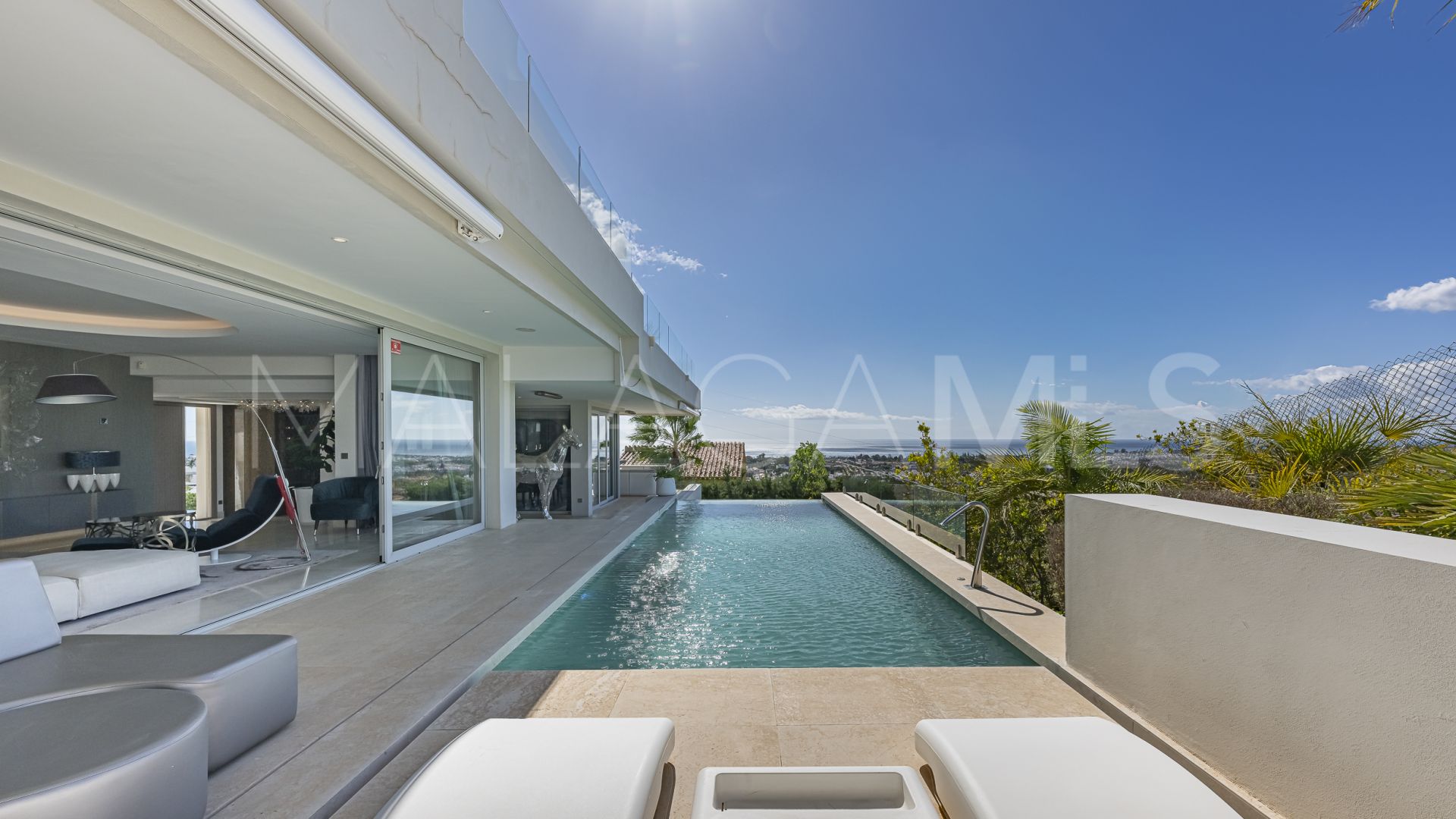 Villa for sale in Nueva Andalucia