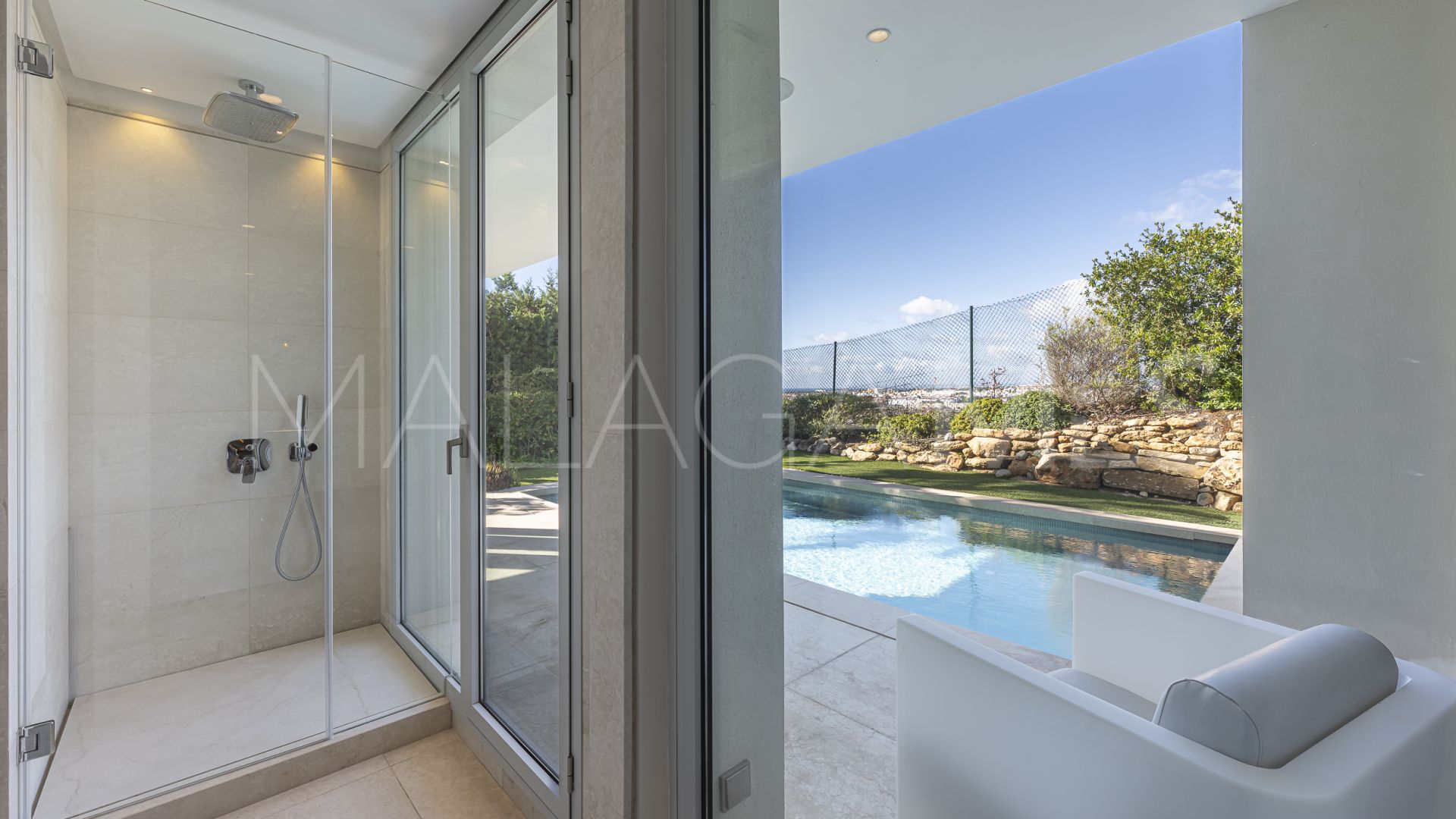 Villa for sale in Nueva Andalucia