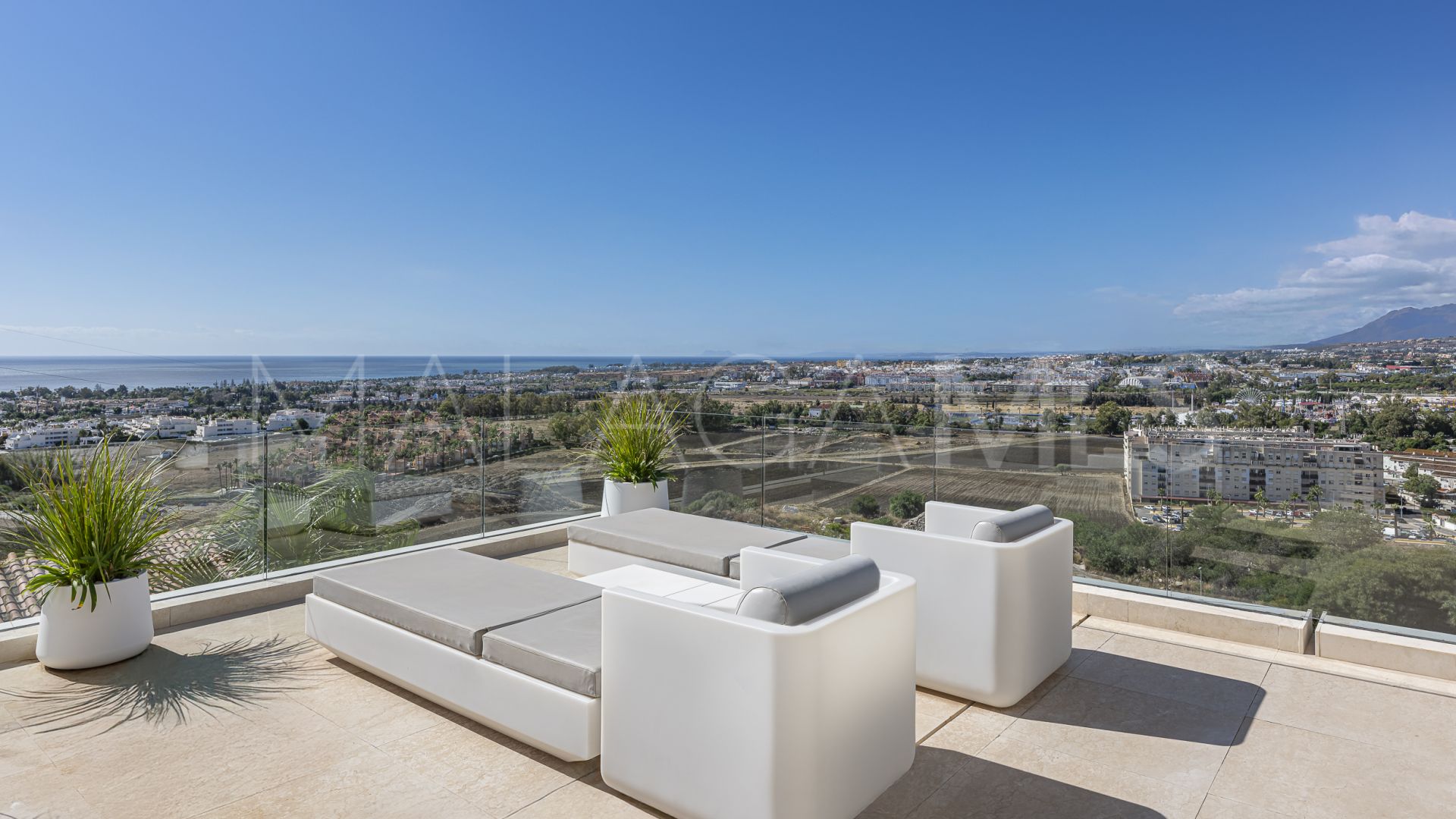Villa for sale in Nueva Andalucia
