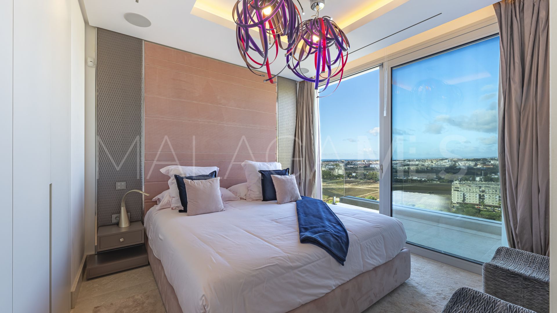 Villa for sale in Nueva Andalucia