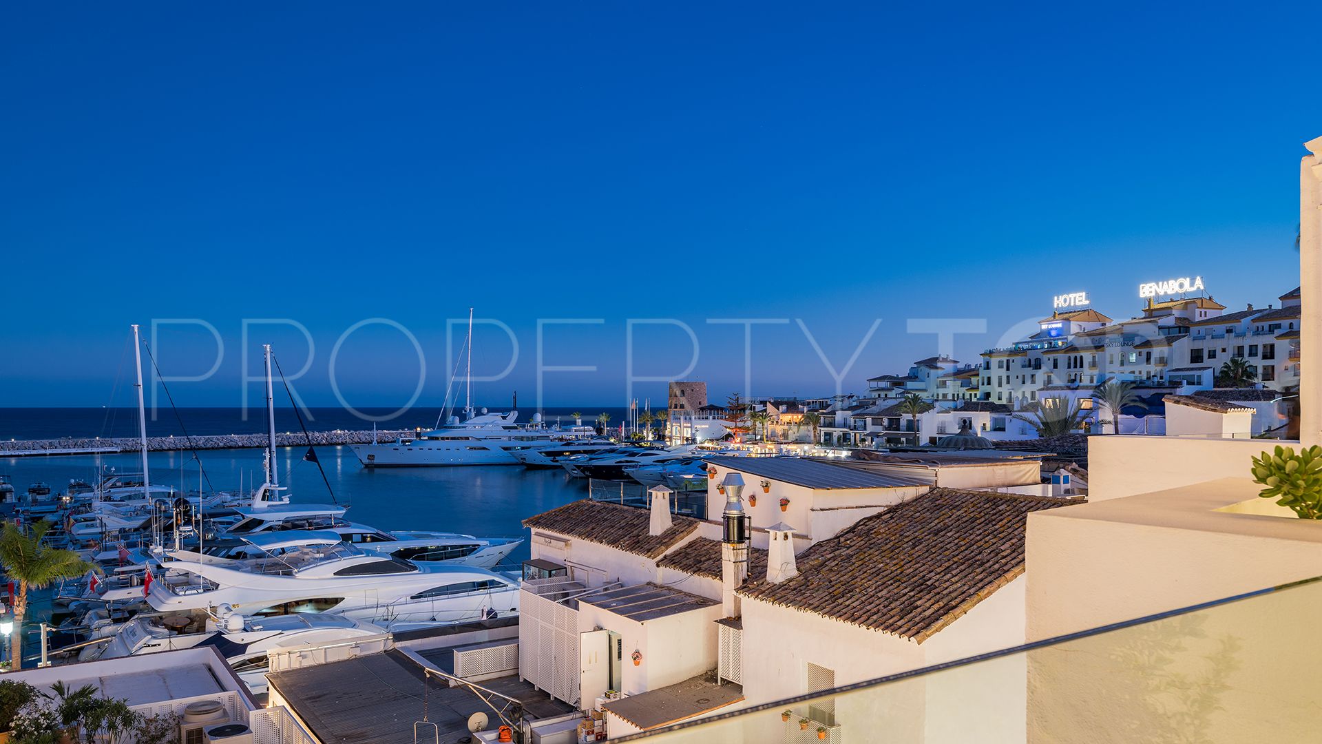 For sale apartment in Marbella - Puerto Banus with 3 bedrooms