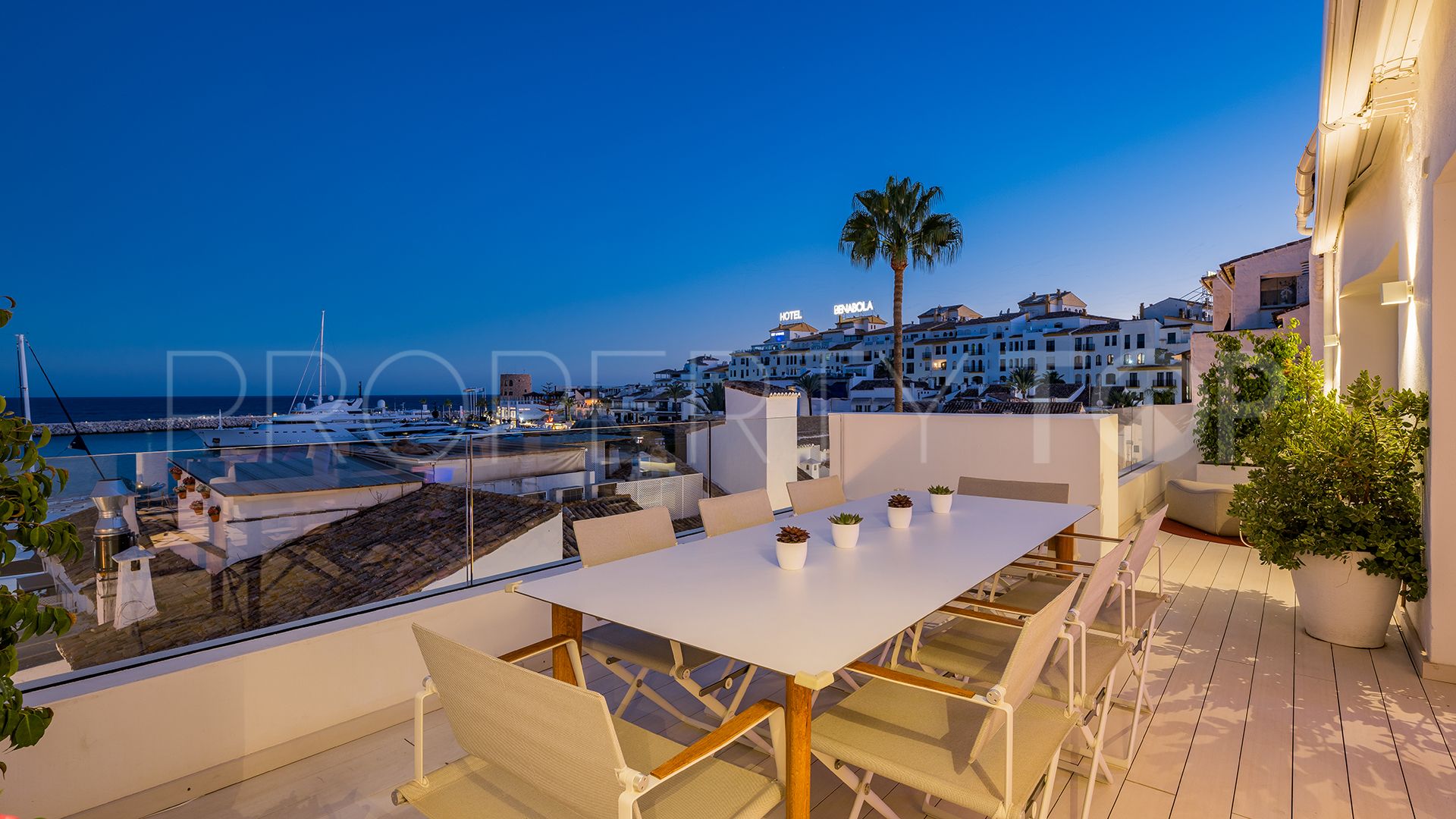 For sale apartment in Marbella - Puerto Banus with 3 bedrooms