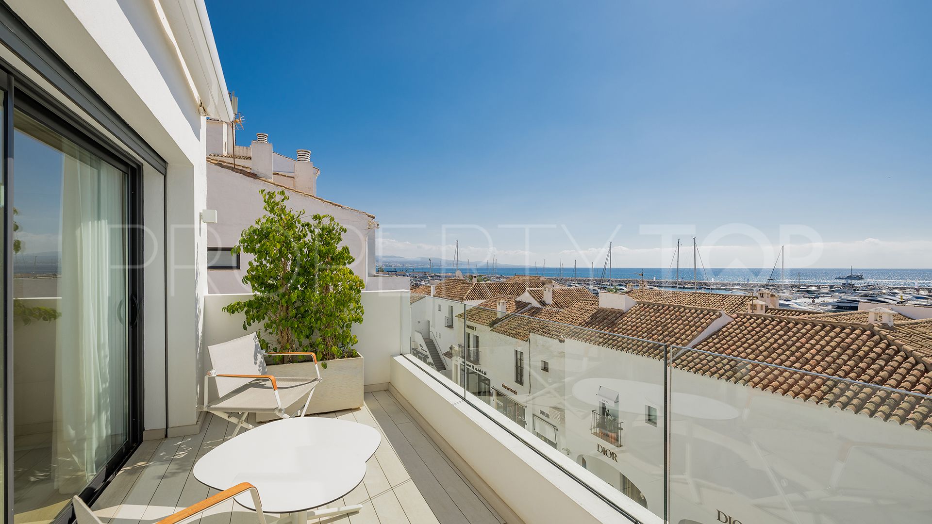 For sale apartment in Marbella - Puerto Banus with 3 bedrooms