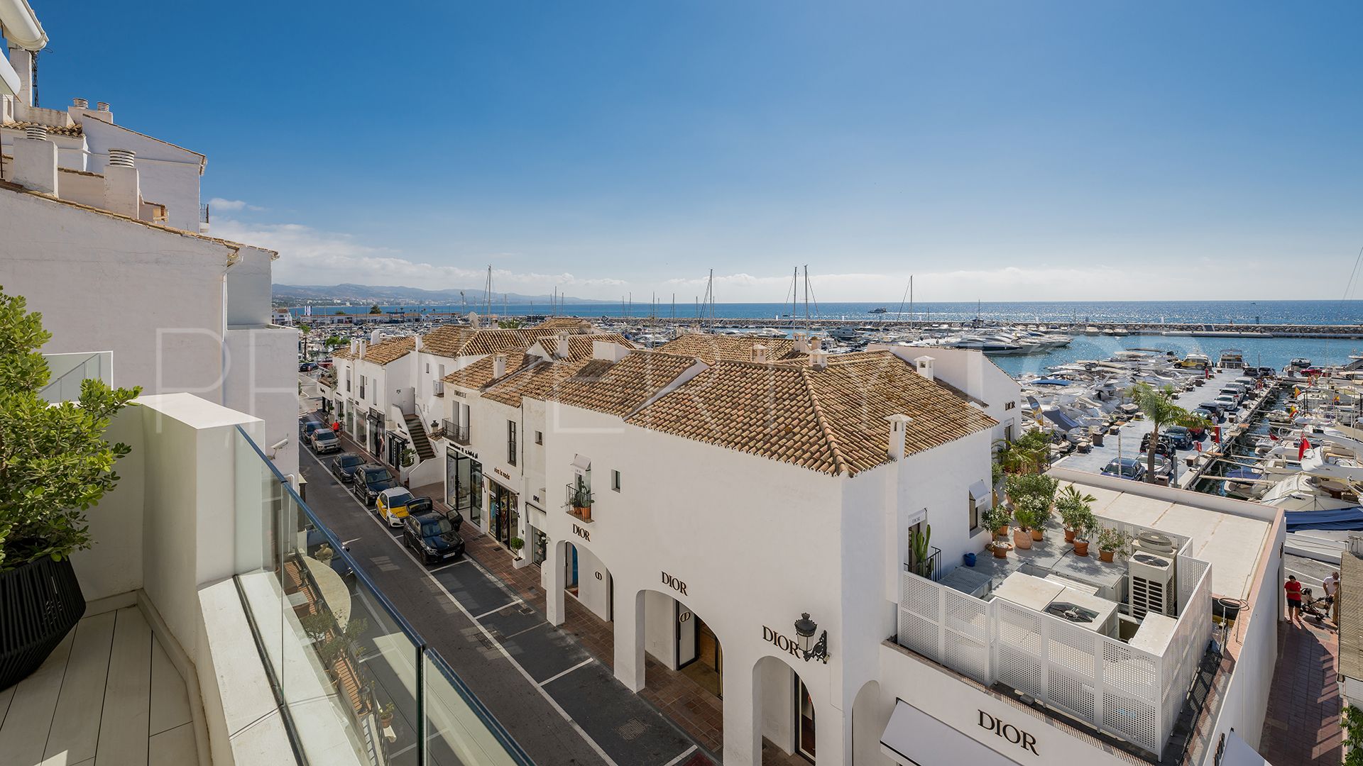 For sale apartment in Marbella - Puerto Banus with 3 bedrooms