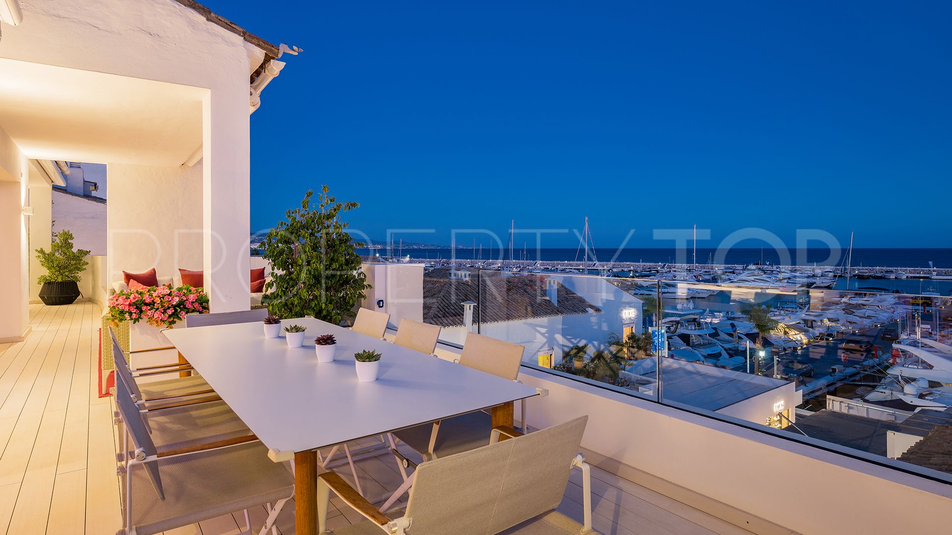 For sale apartment in Marbella - Puerto Banus with 3 bedrooms