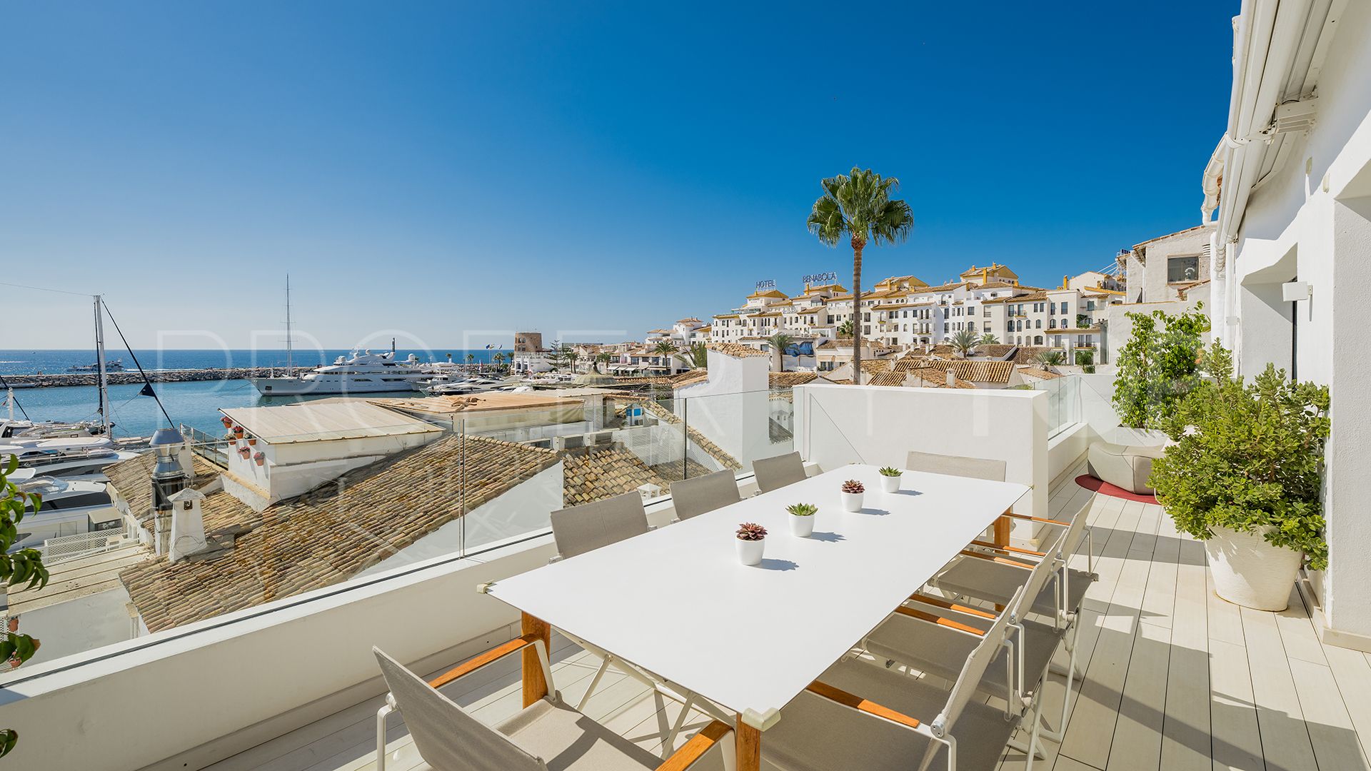 For sale apartment in Marbella - Puerto Banus with 3 bedrooms