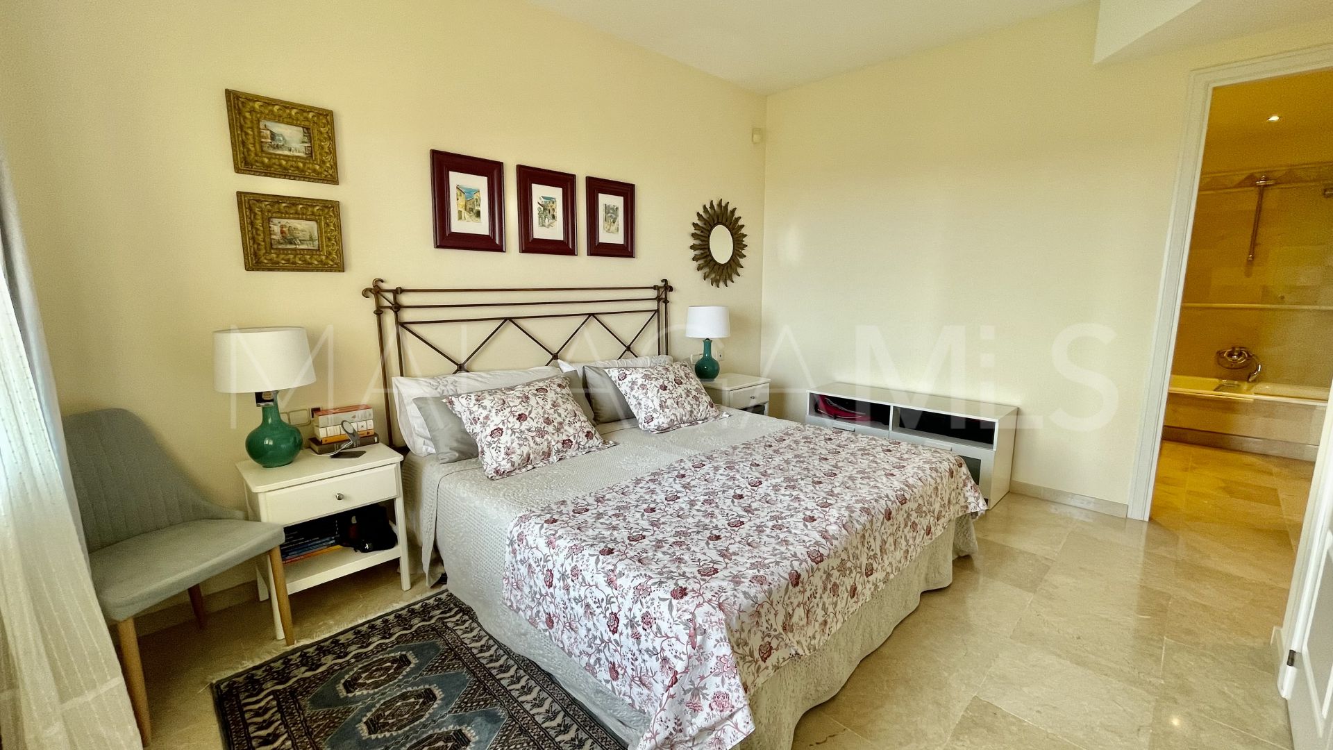 Buy apartamento in Elviria Hills with 2 bedrooms