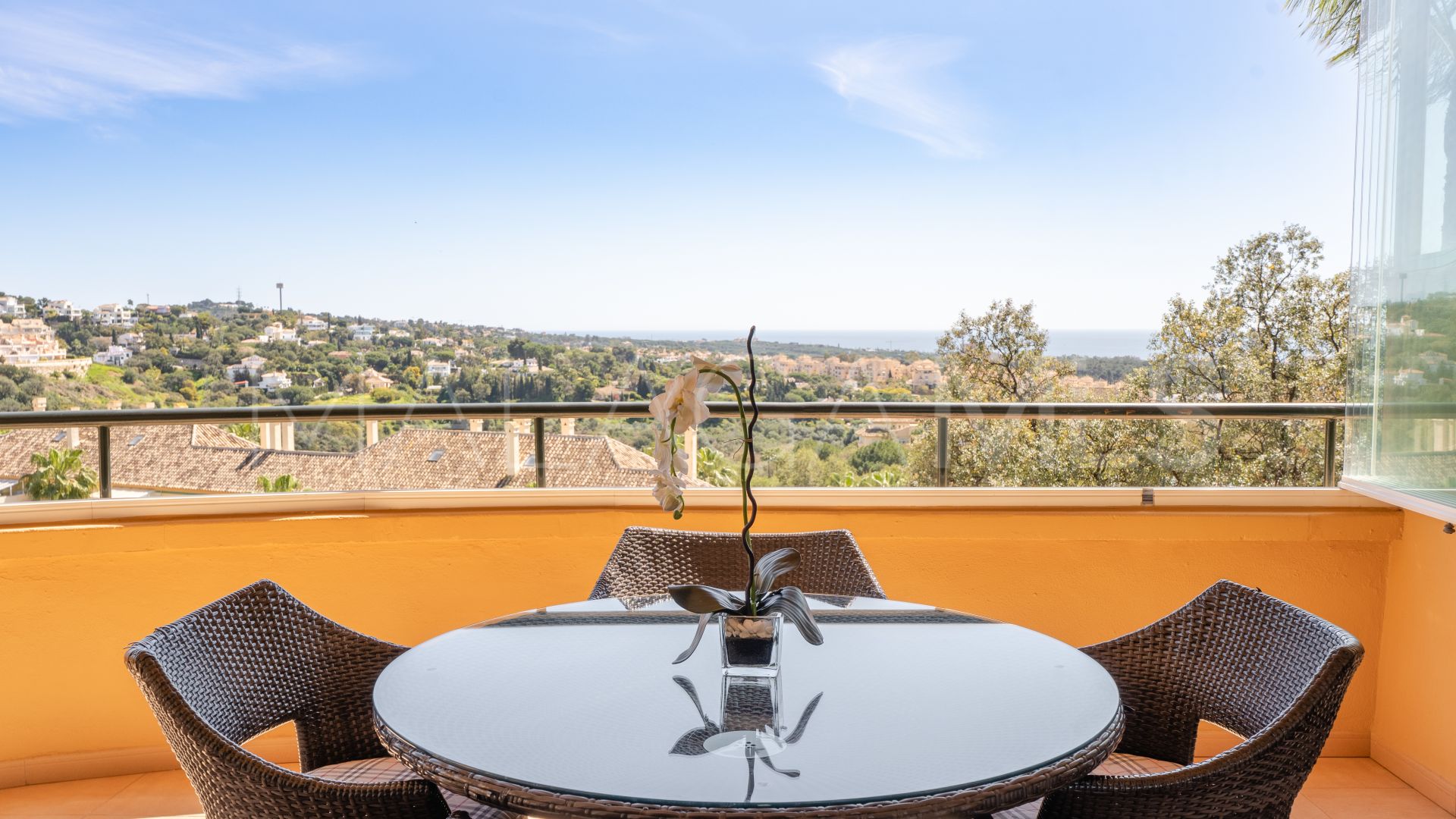 Apartment with 2 bedrooms for sale in Elviria Hills