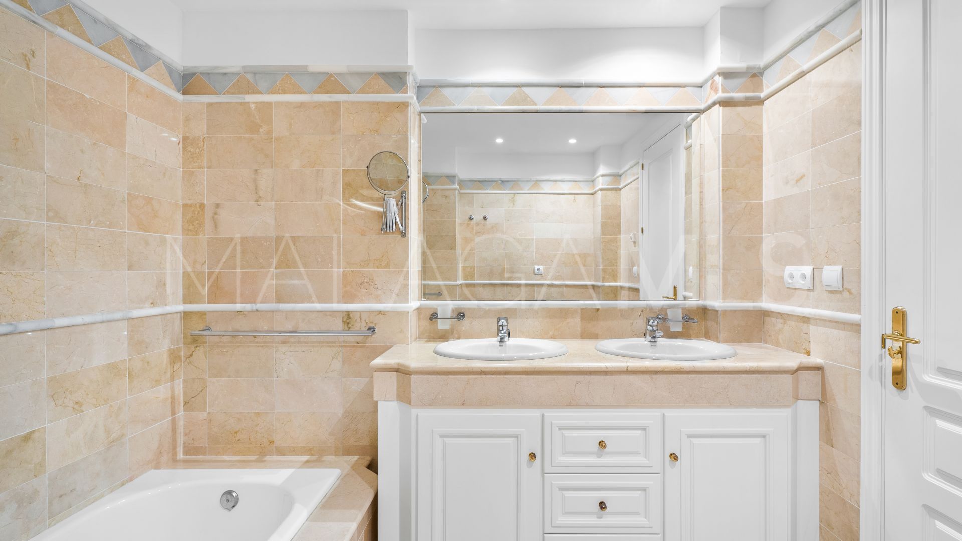 Apartment with 2 bedrooms for sale in Elviria Hills