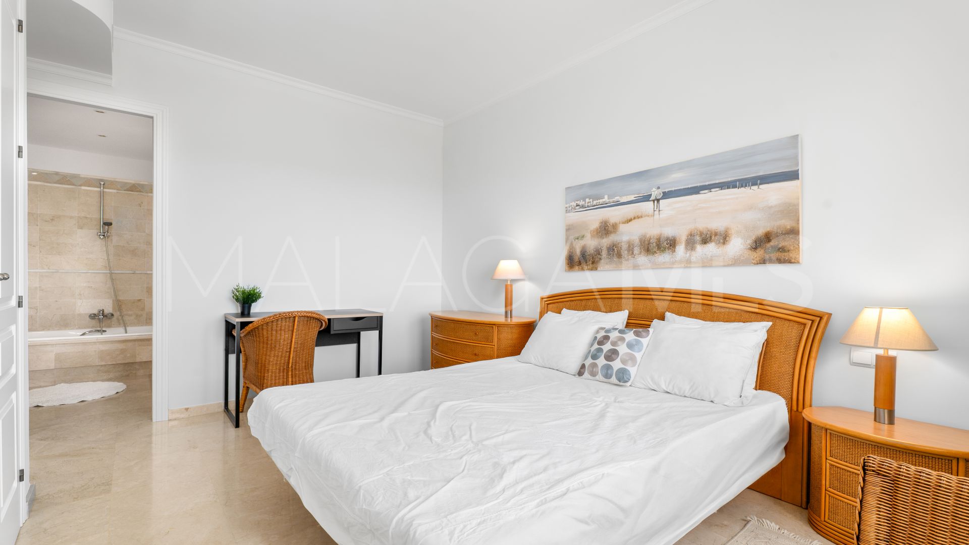 Apartment with 2 bedrooms for sale in Elviria Hills
