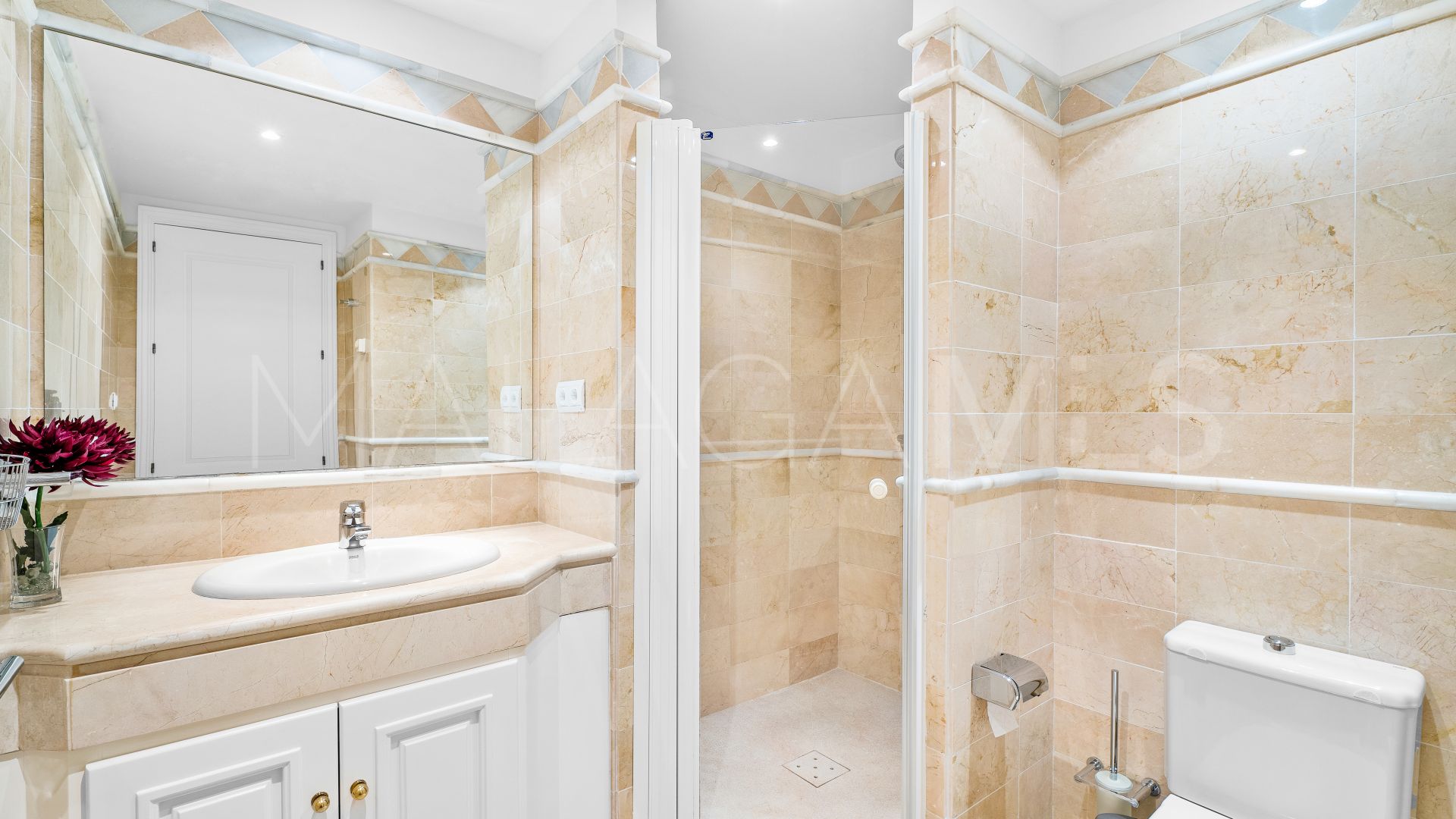 Apartment with 2 bedrooms for sale in Elviria Hills