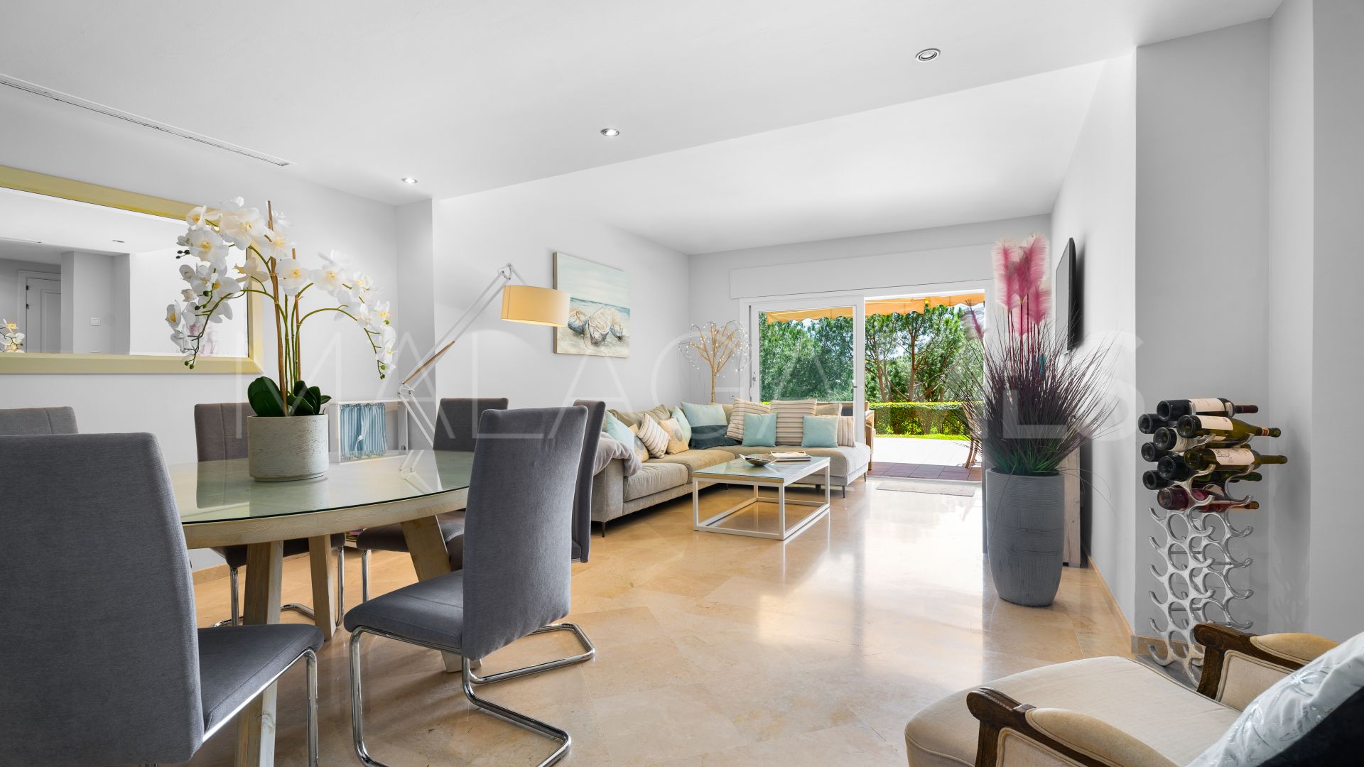 Ground floor apartment for sale in Elviria Hills with 3 bedrooms