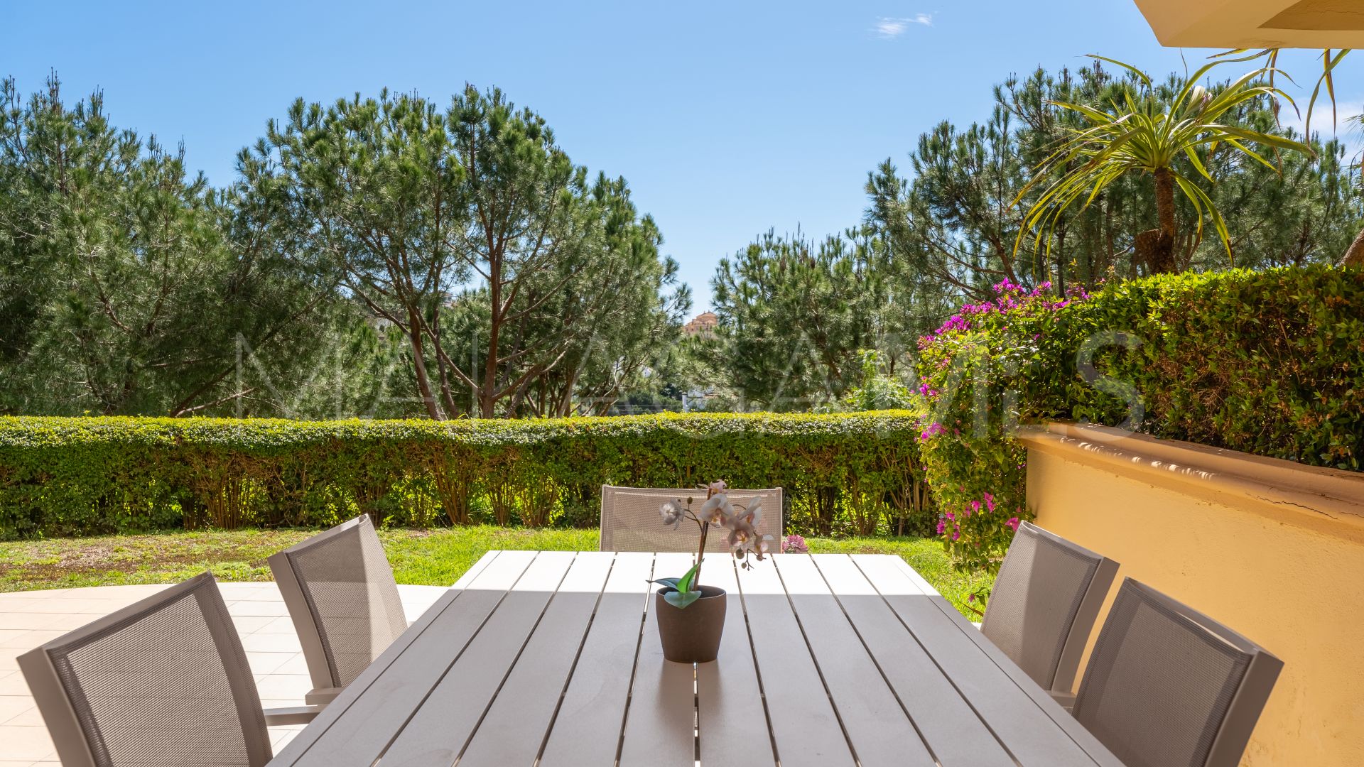 Ground floor apartment for sale in Elviria Hills with 3 bedrooms