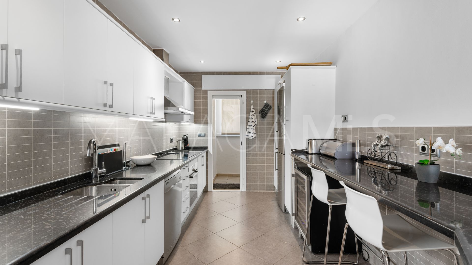 Ground floor apartment for sale in Elviria Hills with 3 bedrooms