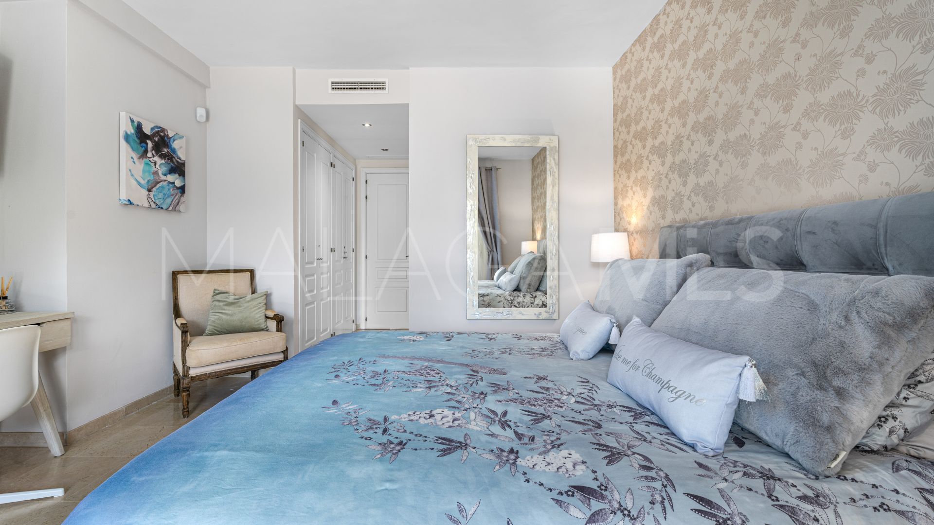 Ground floor apartment for sale in Elviria Hills with 3 bedrooms