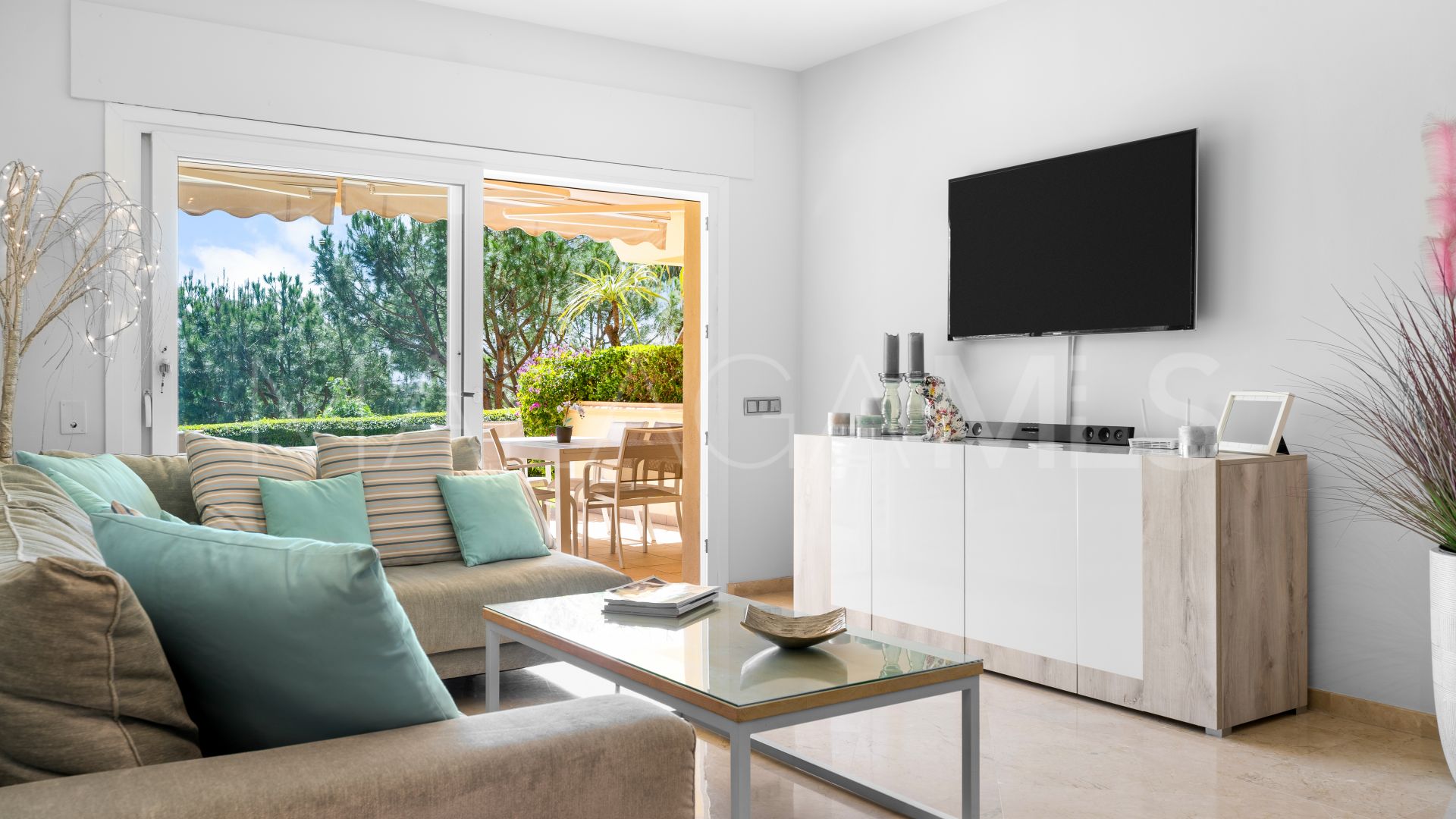 Ground floor apartment for sale in Elviria Hills with 3 bedrooms
