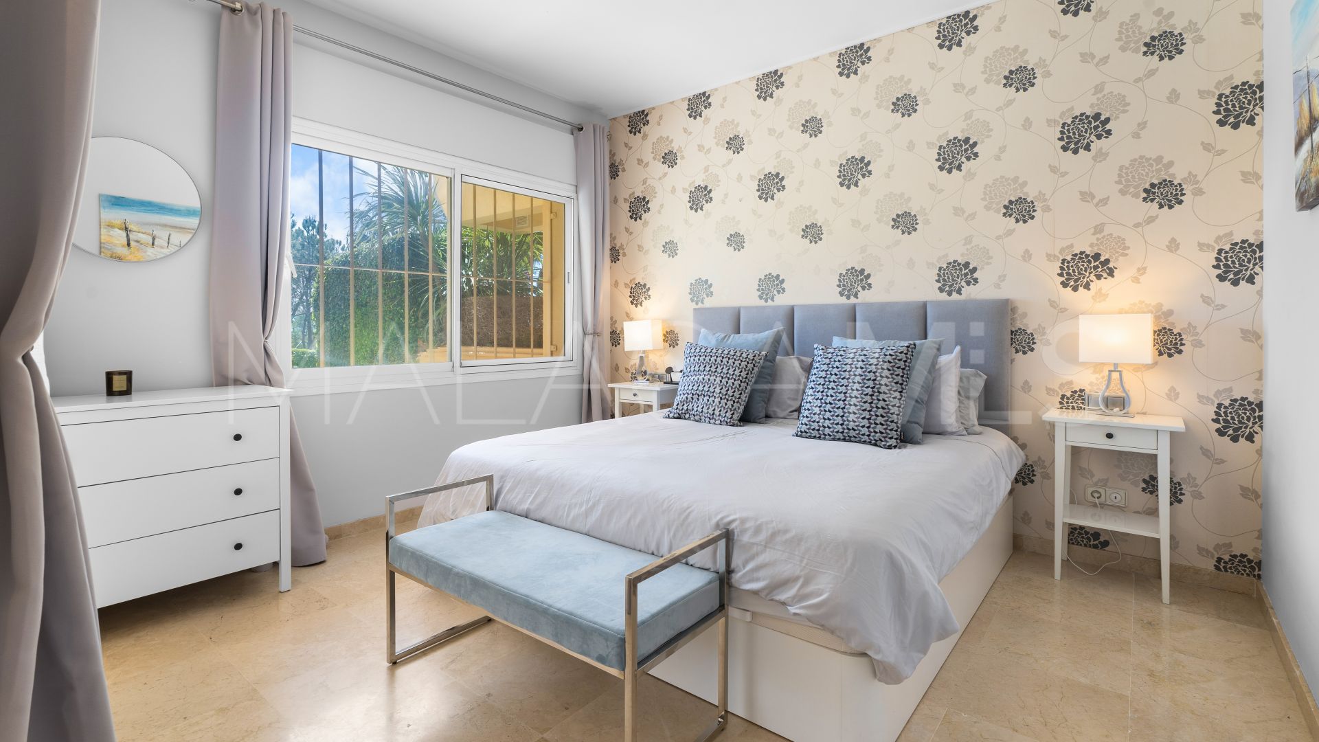 Ground floor apartment for sale in Elviria Hills with 3 bedrooms