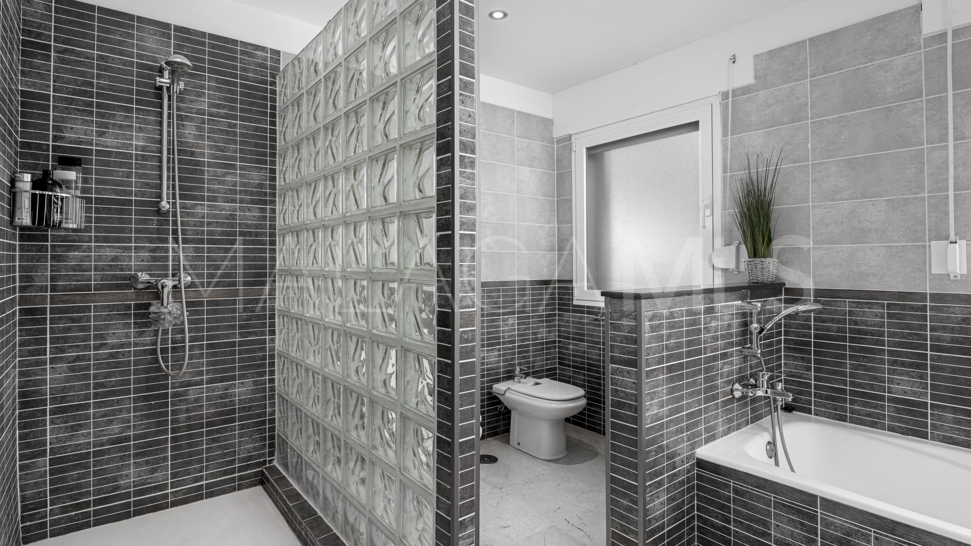Ground floor apartment for sale in Elviria Hills with 3 bedrooms