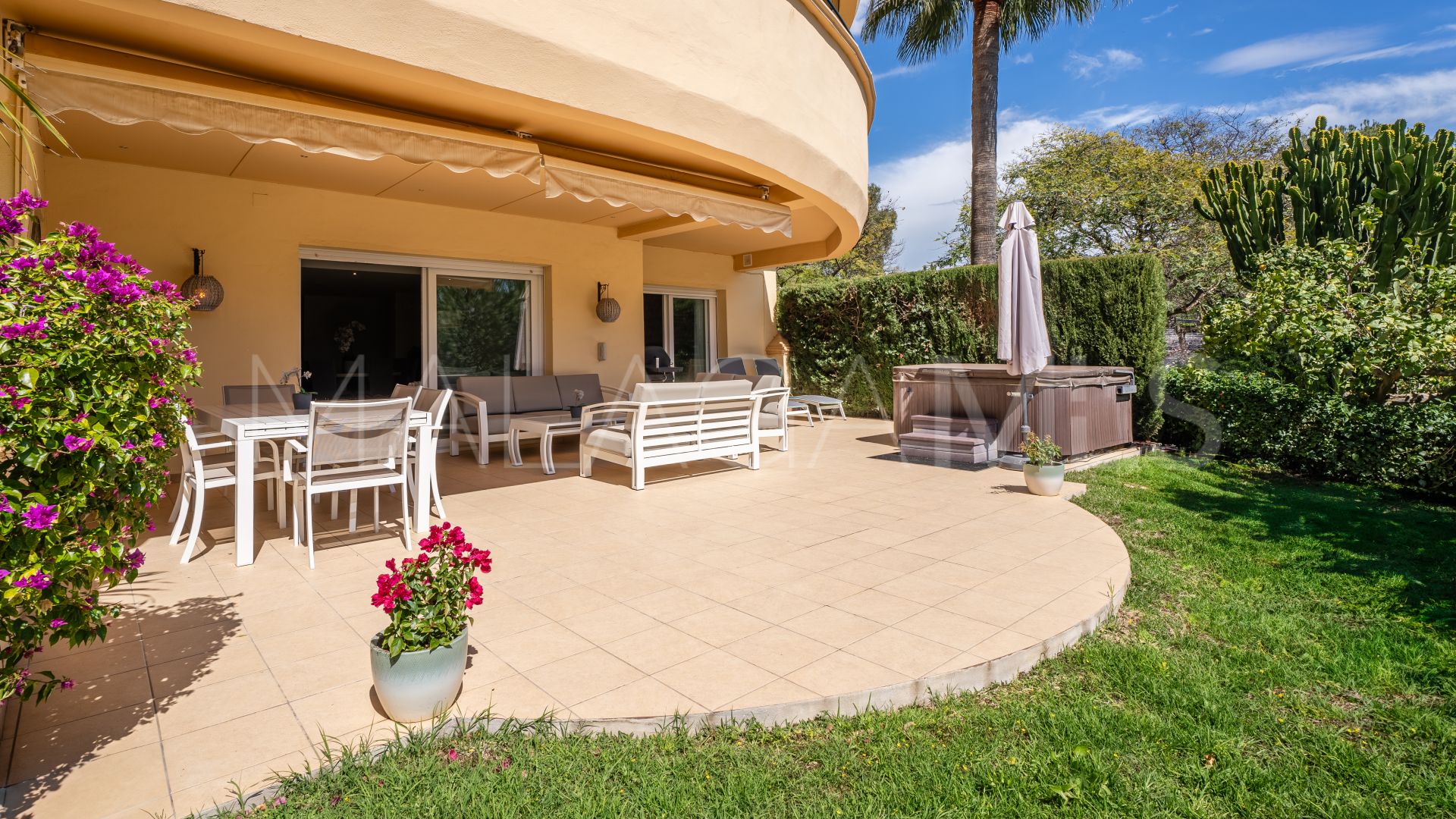 Ground floor apartment for sale in Elviria Hills with 3 bedrooms