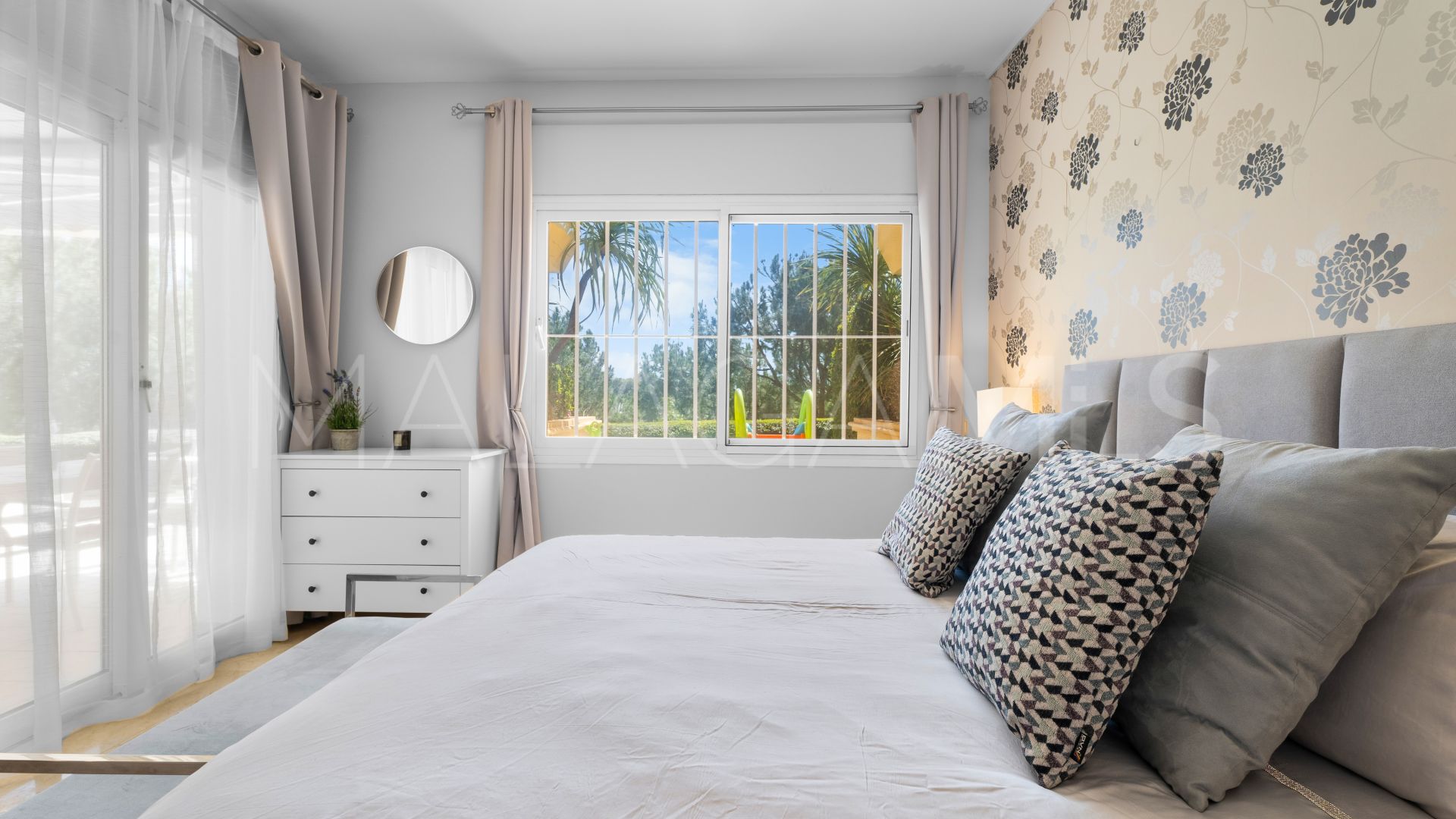 Ground floor apartment for sale in Elviria Hills with 3 bedrooms