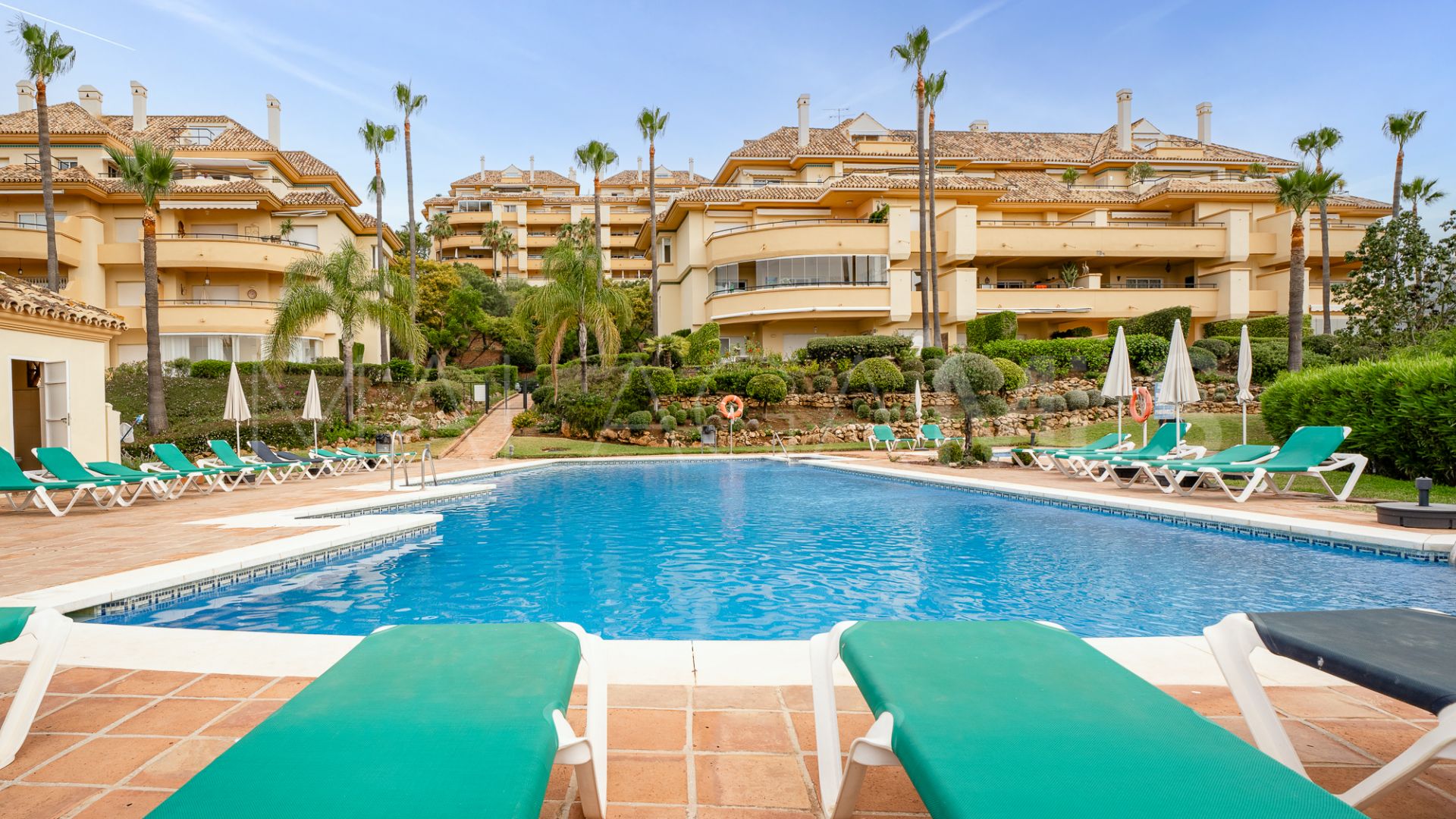 For sale 2 bedrooms ground floor apartment in Elviria Hills