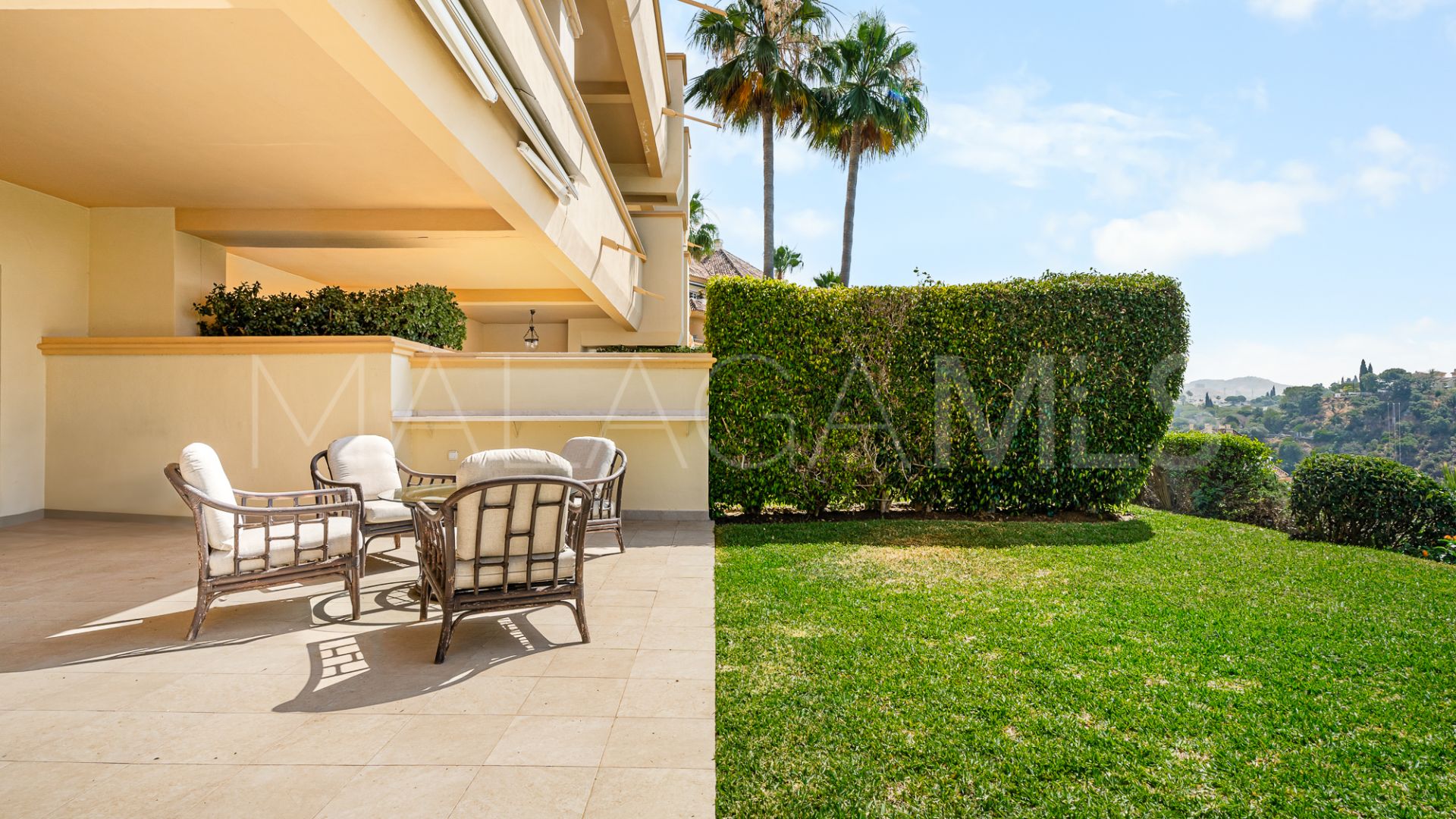 For sale 2 bedrooms ground floor apartment in Elviria Hills