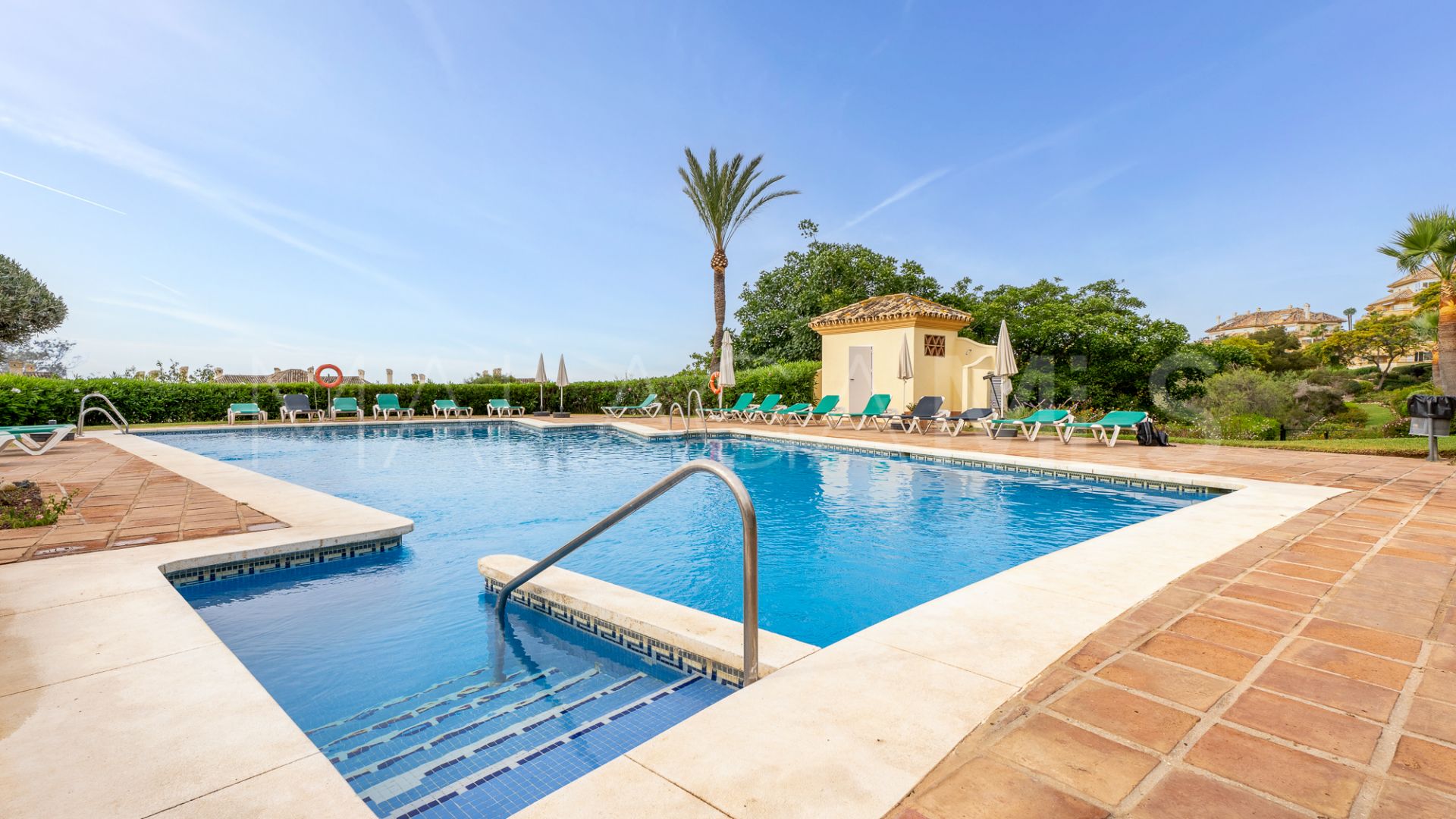 For sale 2 bedrooms ground floor apartment in Elviria Hills