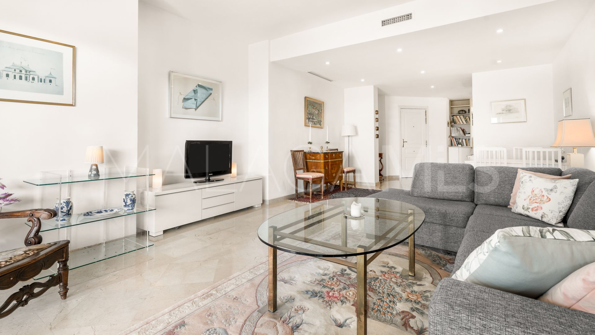 For sale 2 bedrooms ground floor apartment in Elviria Hills