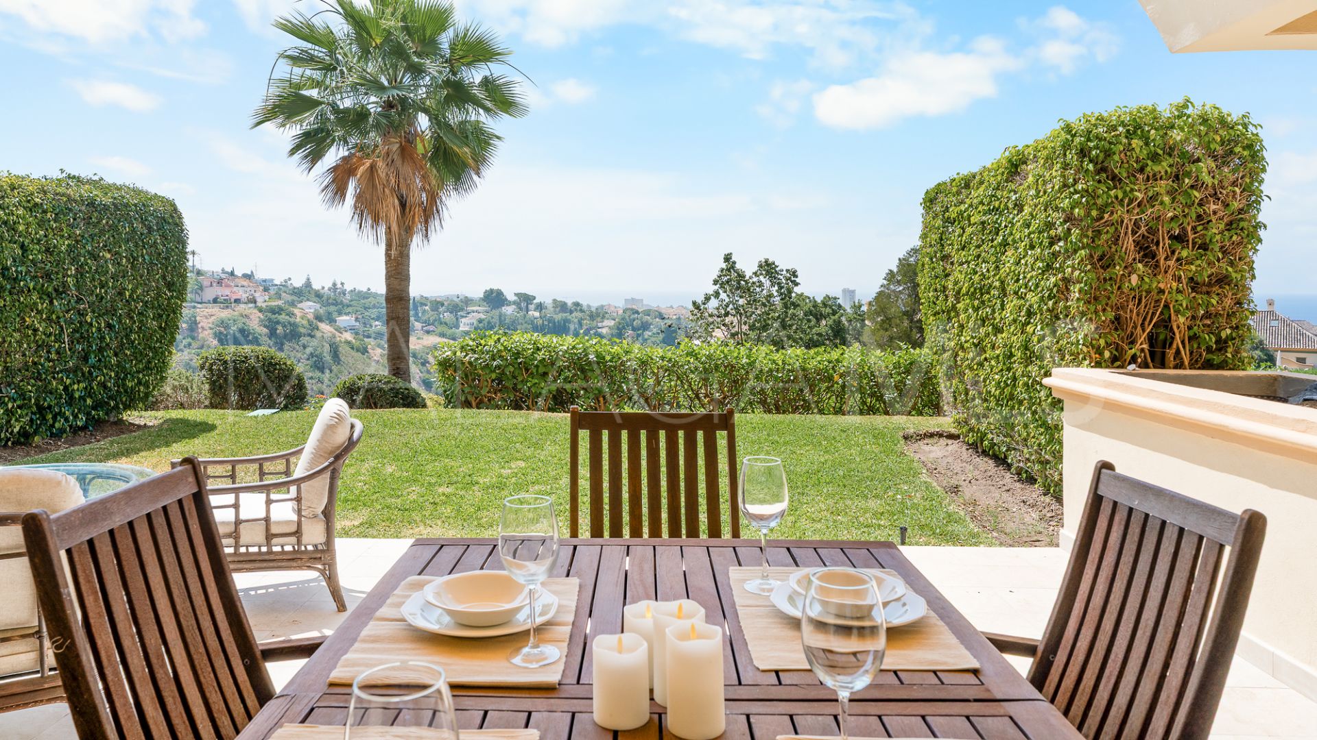 For sale 2 bedrooms ground floor apartment in Elviria Hills