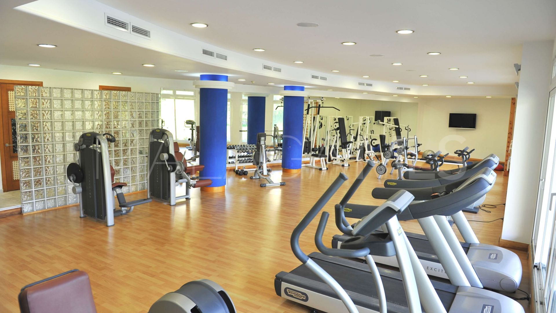 For sale 2 bedrooms ground floor apartment in Elviria Hills