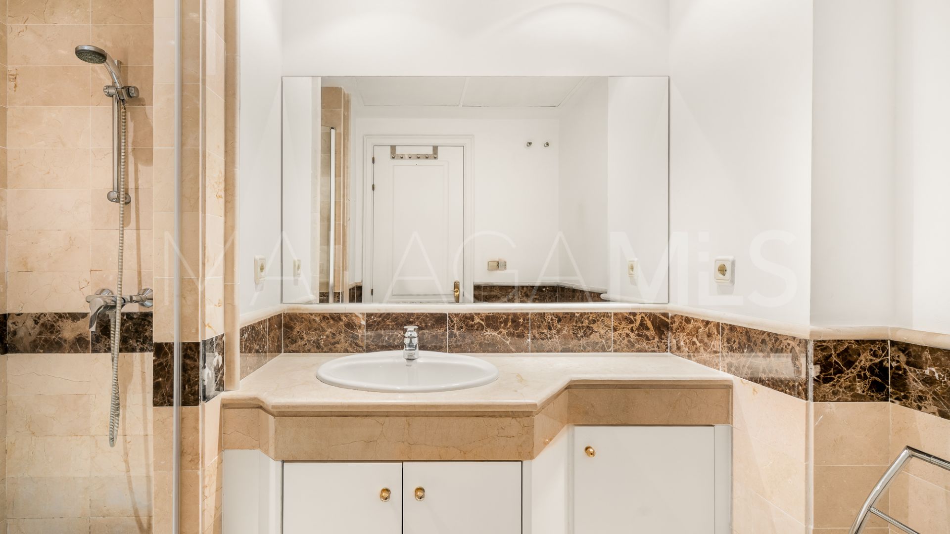 For sale 2 bedrooms ground floor apartment in Elviria Hills
