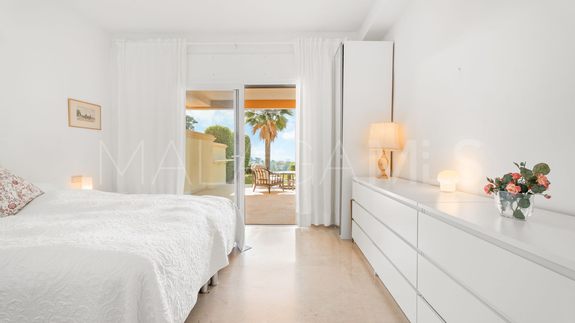 For sale 2 bedrooms ground floor apartment in Elviria Hills