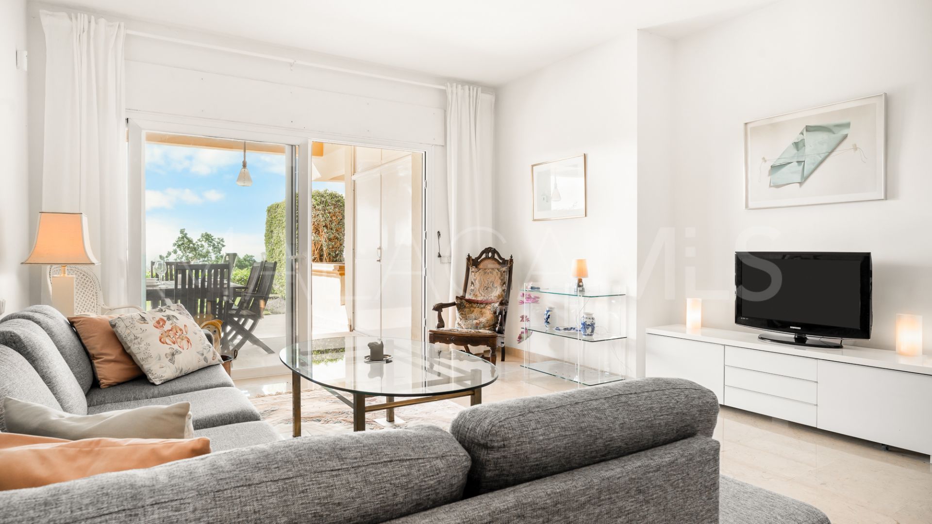 For sale 2 bedrooms ground floor apartment in Elviria Hills
