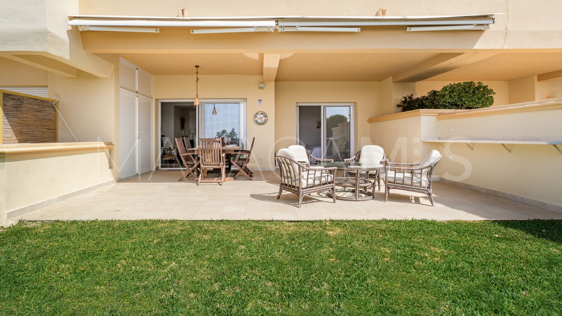 For sale 2 bedrooms ground floor apartment in Elviria Hills