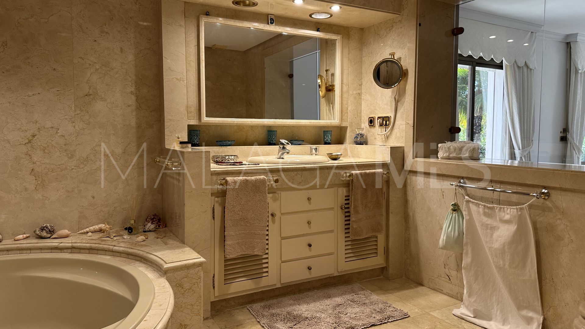 Maison for sale in Los Monteros