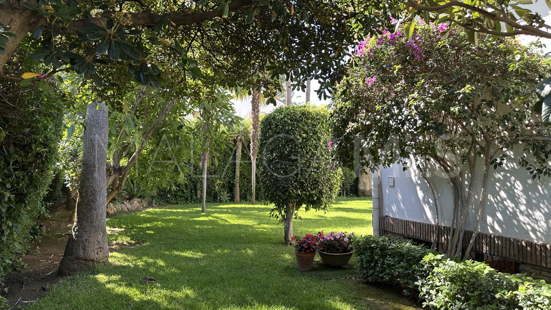 Maison for sale in Los Monteros