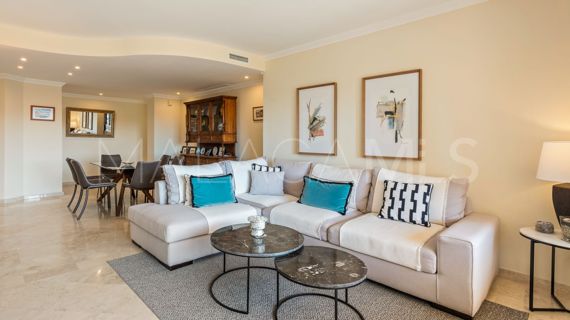Ground floor apartment with 3 bedrooms for sale in Elviria Hills