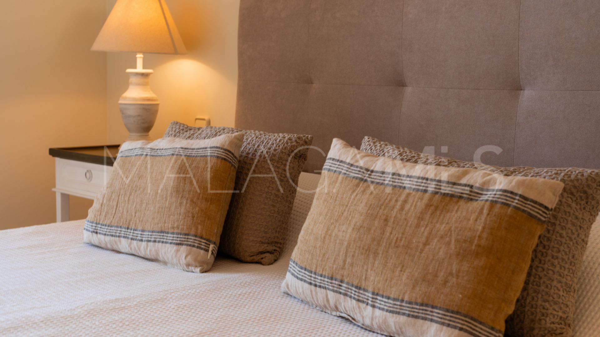 Ground floor apartment with 3 bedrooms for sale in Elviria Hills